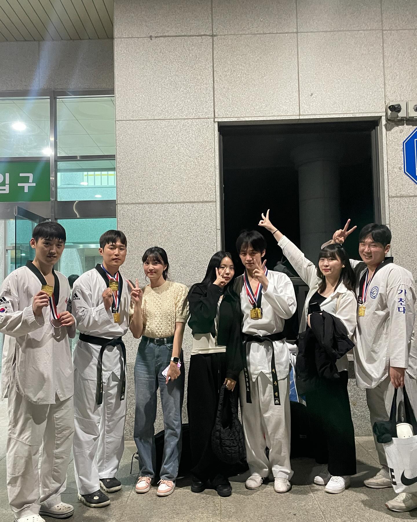 선배를 욕하지마라 네가 갈 길이다. 후배를 욕하지마라 네가 걸어온 길이다.
.
.
.
#태사모 #단체전 #태권도 #겨루기 #일반부 #우승