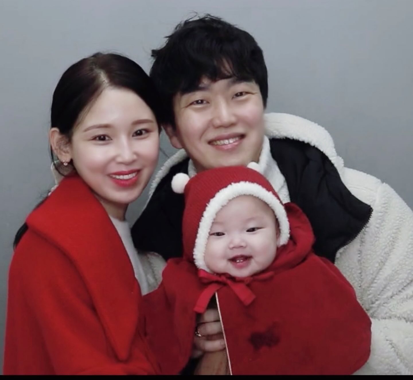 메리 첫 크리스마스 내새끼❤️
처음 맞는 차디찬겨울이 춥지않기를
처음 맞는 크리스마스가 행복하기를
#merrychristmas