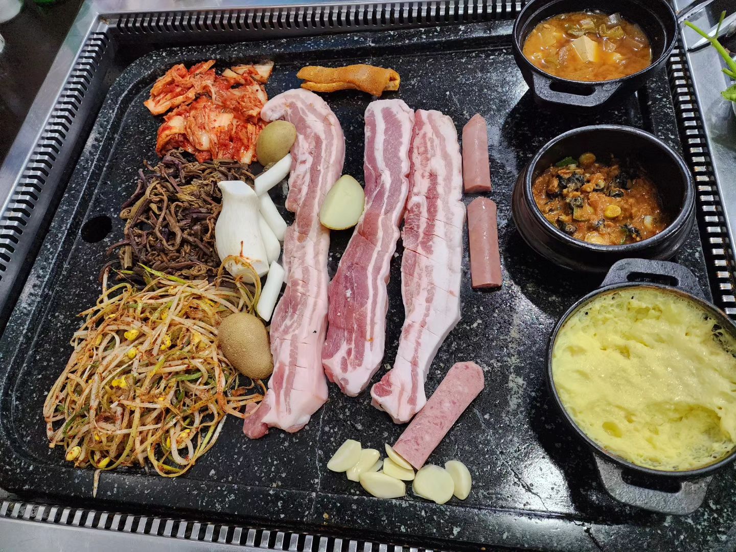 ^^
제주오겹살왕돌판구이
여기는 그냥 우리동네 찐맛집
불토의 주말저녁 오겹이 먹고
윤이 친구 엄마 찬스로 석화까지!
알찼다.

#세교삼겹살 #제주오겹살왕돌판구이
#세교고깃집 #세교맛집 #세교