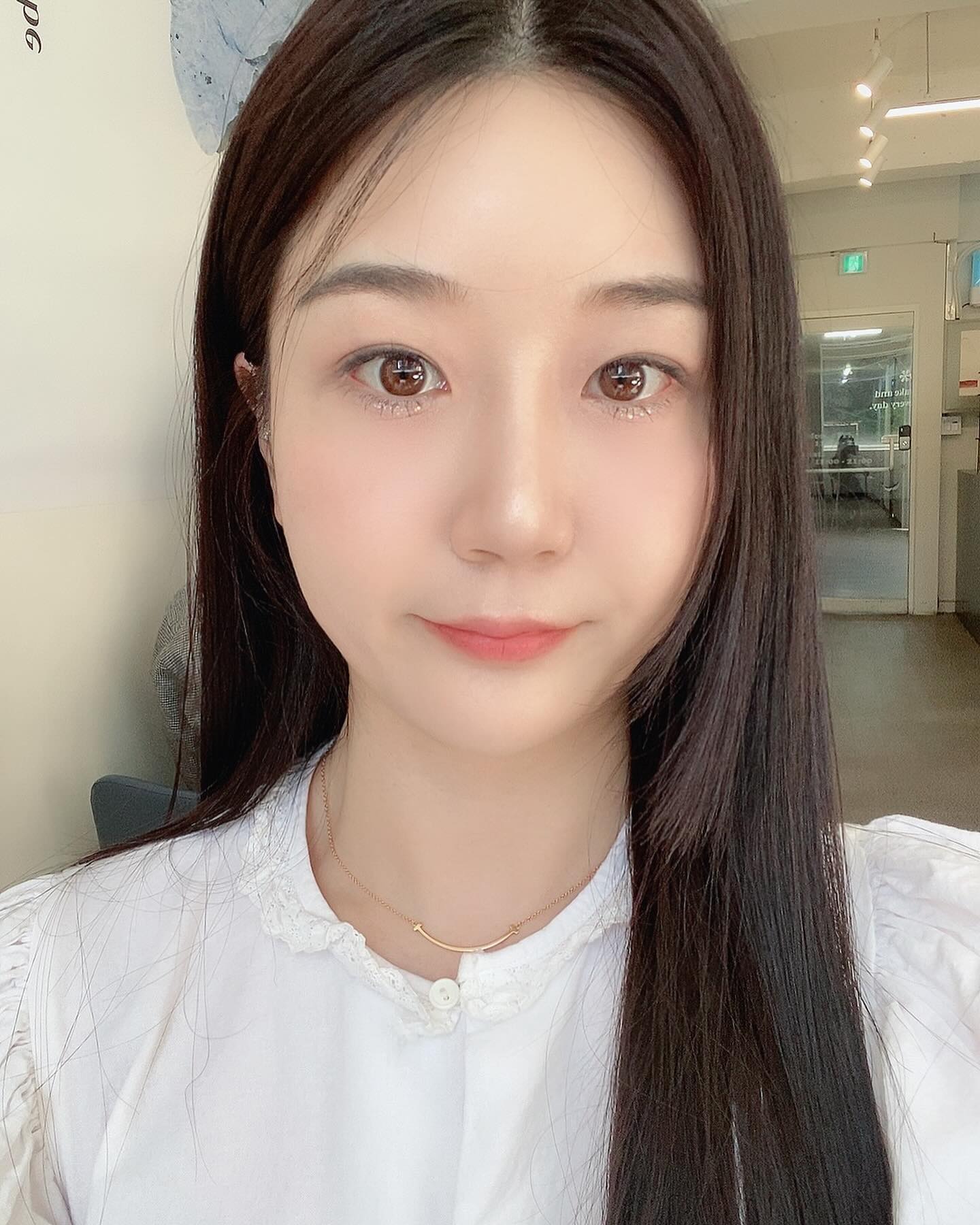 😎
너어무 오랜만에 어플 셀카라 어색한 중

글루 없이 편하게 쏙쏙, 자연스럽게 쓰윽 붙였어요
쪼끔 쪼끔 잘라서 언더에도 뾱뾱
#마이가노글루속눈썹 #노글루속눈썹 #마이가속눈썹
속눈썹제품링크: https://smartstore.naver.com/balancepower/products/10074149643