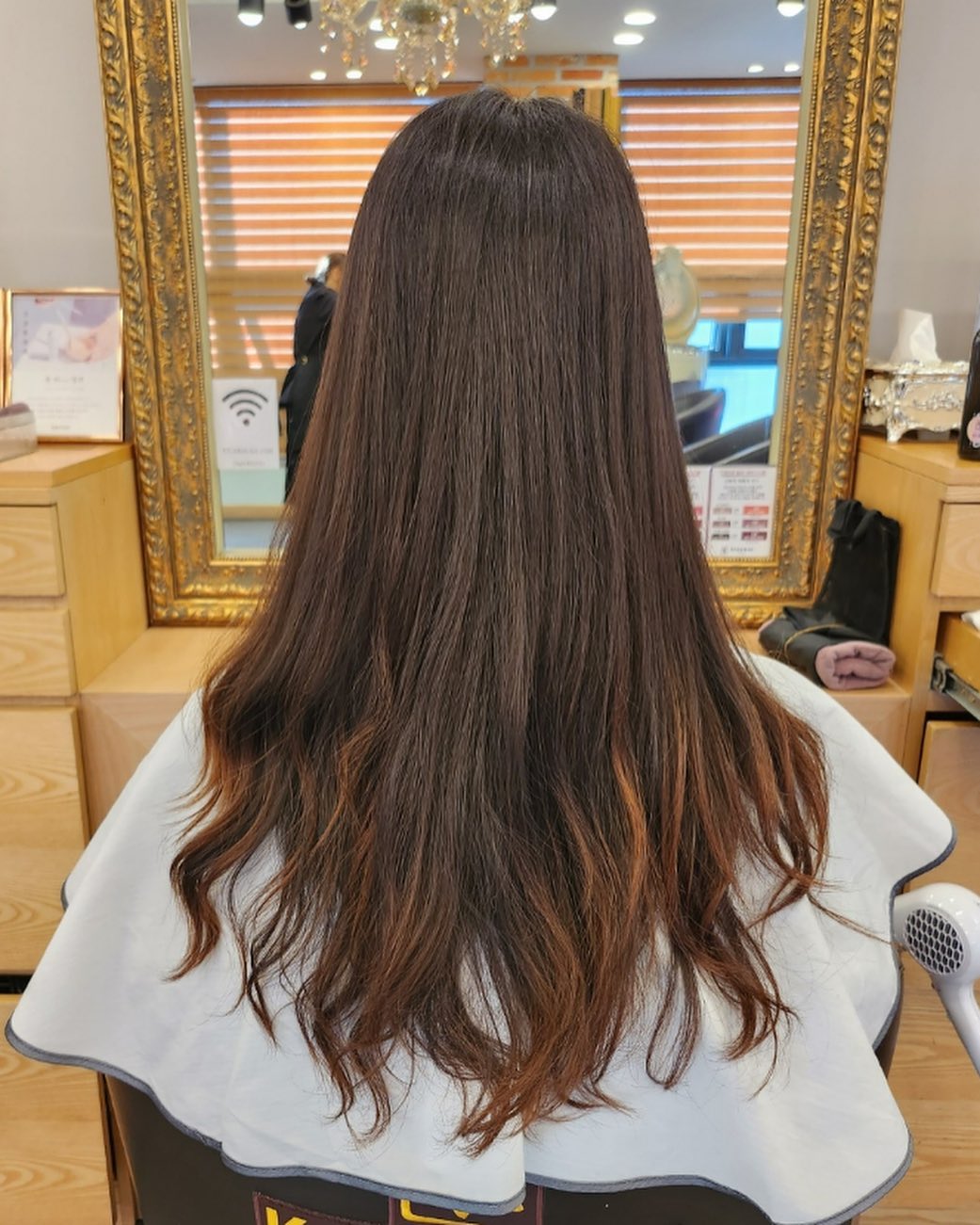 #협찬 #몽촌토성남자머리#몽촌토성역여자머리#몽촌토성역펌

자외선 내리쬐는 여름은 물론이고
선선해지는 가을, 추운 겨울
사계절내내 '머리'에도 회복이 필요해요

긴머리를 유지하기 위해서
꼭 쓰는것은 트리트먼트!
미용실 클리닉도 주기적으로 받아야하는거라
겸사겸사 단계별로 받아본 클리닉

미용실도 넓고 크고 좋으네요
회원권도 있고! 이벤트도 다양하게 하고 있으니
#몽촌토성역미용실 알아보시는 분들에게 알려드리는 #몽촌토성역미용실추천

지하철 도보 5분거리예요

#몽촌토성역헤어샵#몽촌토성역파마#몽촌토성역파마잘하는곳#잠실미용실#잠실미용실추천#잠실헤어샵#잠실파마
#잠실파마잘하는곳#잠실남자머리#잠실여자머리#잠실펌하는곳#크레이머파리헤어살롱오페라