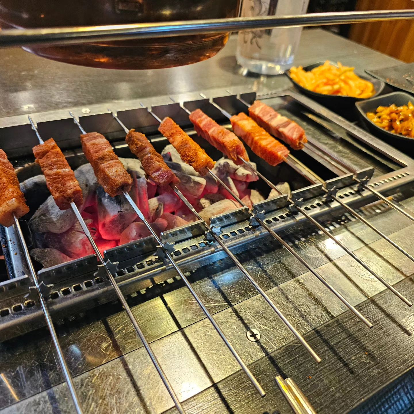 •
-
요즘 최애 음식 양꼬치
.
노릇노릇하게 바싹 꾸워서 
.
쯔란 찍어 먹으면 천상의 맛
.
지삼선(가지볶음) 처음 먹어봤는데
.
가지에서 이런 맛이 난다니🫢
.
다음에는 양갈비 먹어야지
-
#경성양꼬치산본점#군포맛집#군포양꼬치#산본맛집#산본양꼬치#산본양갈비#산본역맛집#산본역양꼬치#산본역데이트#군포양갈비#군포데이트#군포술집#산본역양갈비#꿔바로우맛집#jmt