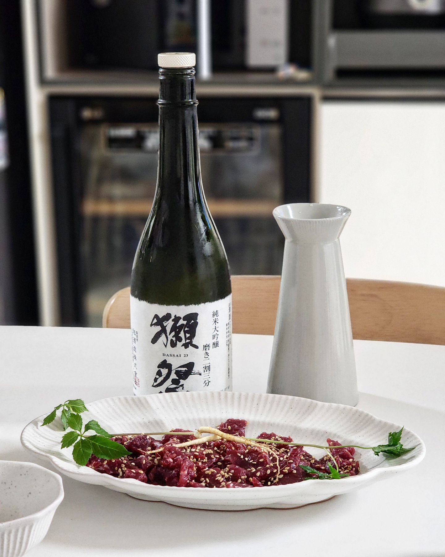 또 못 올릴까봐 올리는 만난지 #8주년 💜🫶🏻
.
.
#닷사이23 맛있었는데 한병 더 있어서 다행 🍶 #dassai23
#슈룹 #뭉티기 도 여전히 맛있구 🥓 
우리는 여전히 단걸 못먹어서 #조각케익 으로 축하하고
예쁘게 먹는게 좋은 우리라서 세팅 열심히 했고 #오덴세
매번 꽃과 편지도 잊지 않아서 고맙고
(나도 언젠가는 편지 써볼게🤭)