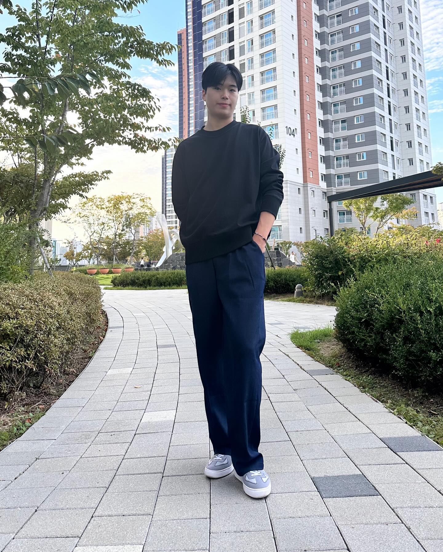 #ootd mood with riomeu.official best selling product 가을이 오면서 고급스러운 악세사리로 기분을 전환시켜봅니다:) 🍂🍁🍃 #제품제공