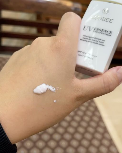 ㄹㅎ on Instagram: "#광고 🤍loobee 톤업에센스 선크림 🤍 발림성 최고, 뽀송뽀송 내피부 톤 처럼! ✔ 무기자외선 차단제 ✔ 비건성분 +98% EWG등급 ✔ 3배 이상 비싼 다층브로우 용기로 더 고급져