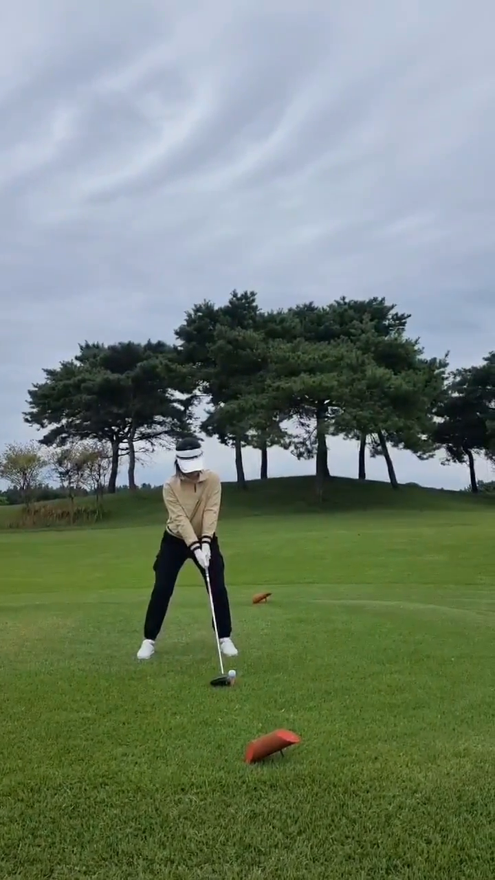 골프로 가득 채운 이번 추석! 머리 들지말고, 백 크게하지 말고, 힘 빼고!!! 거리 욕심 버리기!!!!! 딸 공 같이 따라다니느라 고생많았어!!! jaehyi3677