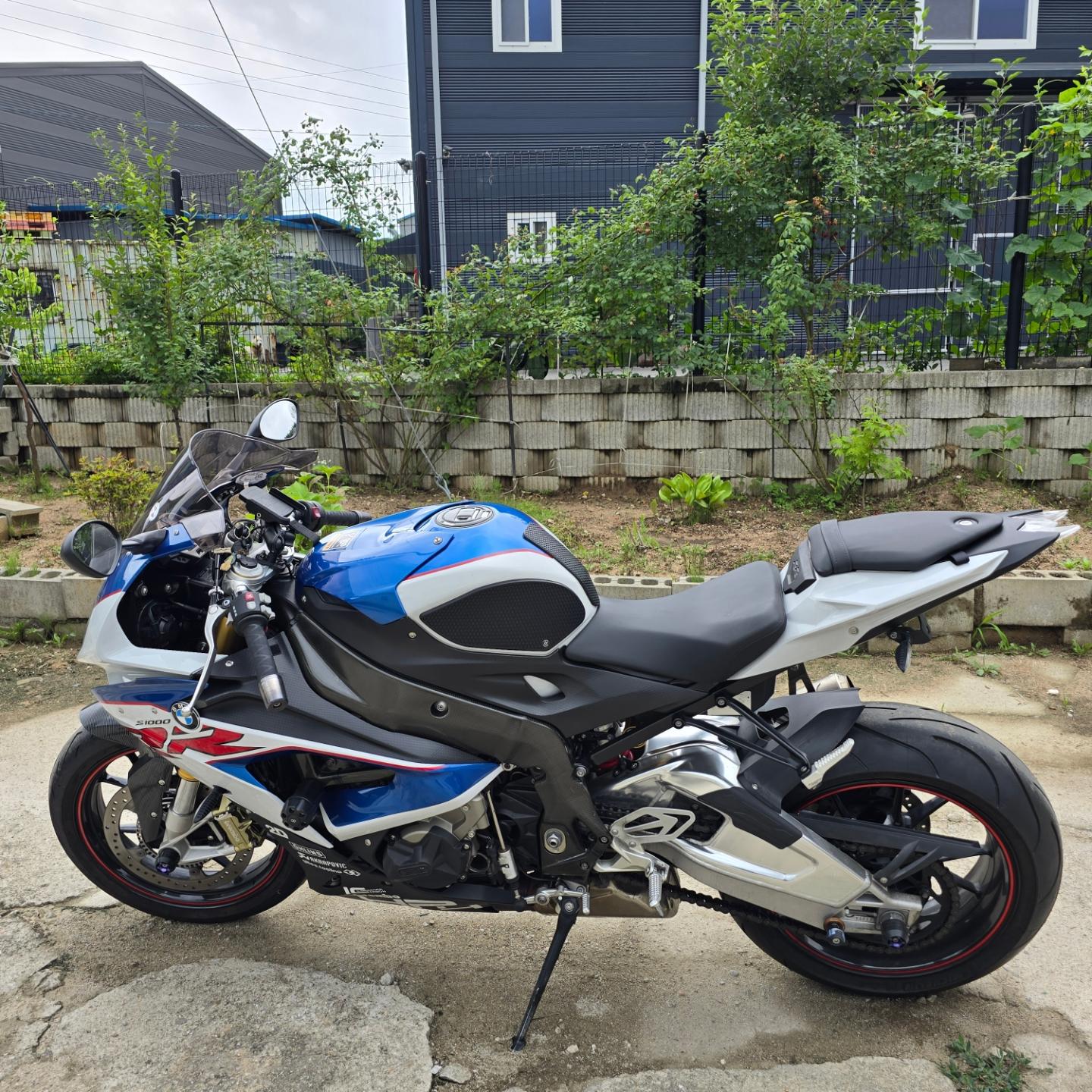 드디어 구매완료.
안전하게 잘타자

#바이크그램 #bmw모터사이클 #bmws1000rr2019 #s1000rr #s1000rr2019 #오토바이 #바린이 #좋아요👍