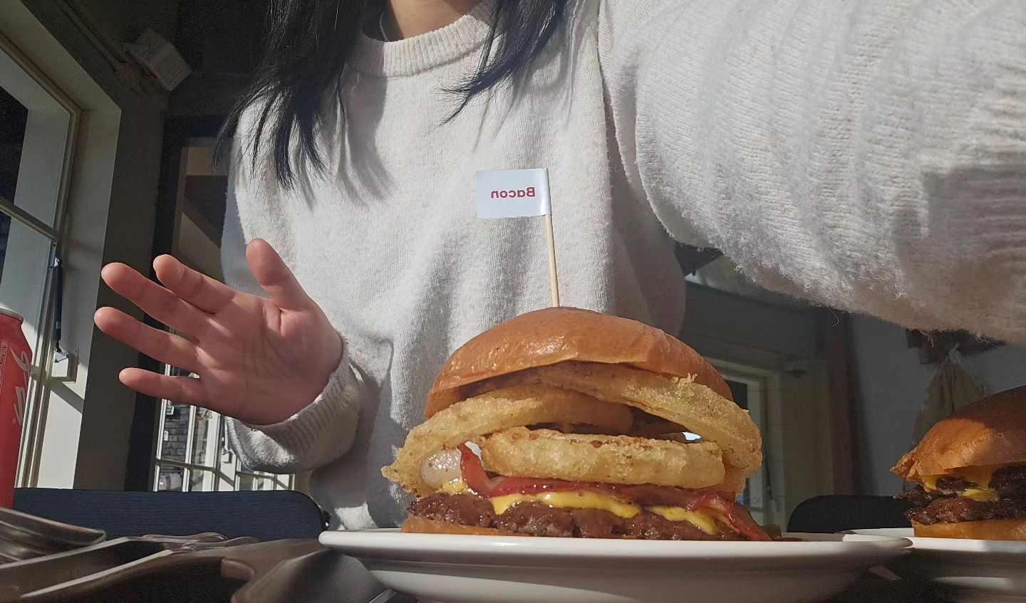 해장으로 고기패티 버거 먹는 사람 🍔 
야무지게 먹어주고 기분 베리 굿 ! ㅎㅎ

#걸프 #전주수제버거 #객사맛집 #채광굿