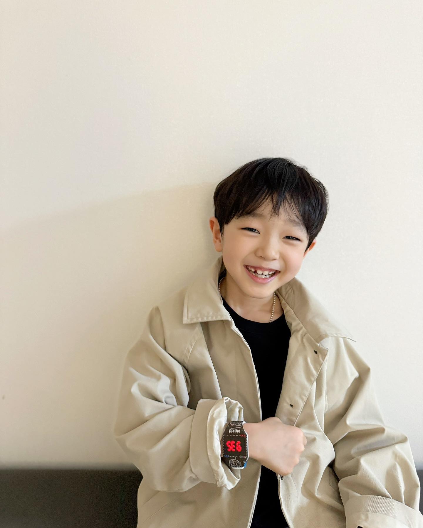 #광고 #빅키드

정우도 남자인지
시계를 너무 좋아해요 ☺

아무래도 유리로 된 시계는
걱정이 되었는데 
빅키드 LED시계는 
실리콘으로 제작되어서
장난꾸러기 아이들에게도 
안전하고 생활기스 걱정도 없지요 '◡'

LED시계가 향기까지나니
인싸템이 따로없네요 👍🏻

bigkid_korea 

#빅키드시계 #led시계
#어린이시계 #아동시계 #실리콘시계 
#입학준비 #예비초등 #8살아들 #주니어모델