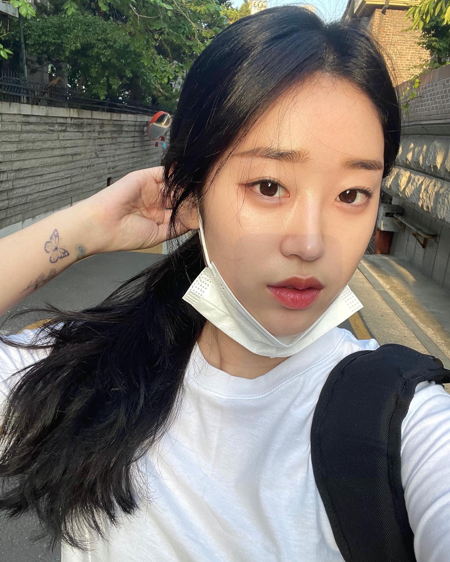 22년도 여름 당시 손예은. 
손예은 이 돼지새끼야 그만 처먹고 살이나 빼라.
어쩌다 50키로를 훌쩍 넘어버렸냐 꿀