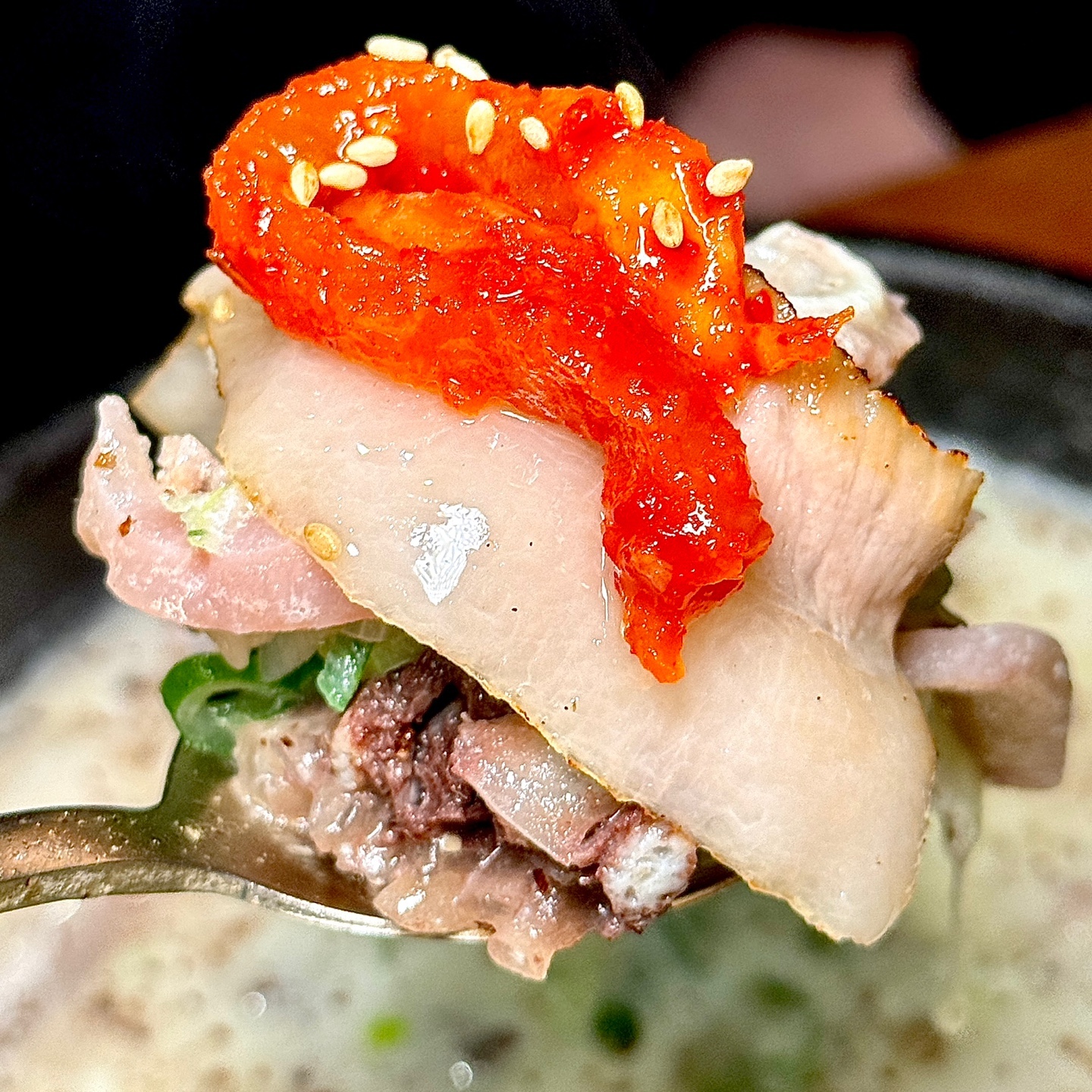🐰 즉석 돌솥밥이 너무 맛있는 “오미가 본점” 다녀왔습니다!

🐰항정살 수육과 순대국밥은 윤기가 좌르르 흐르는 항정살과 갓 지은 돌솥밥, 순대국밥의 조화가 너무 좋아 가성비 메뉴로 느껴졌습니다🥰

🐰 건새우로 육수를 낸 얼큰낙지해물 순두부는 얼큰한 맛이 일품이었고 해물이 많이 들어가 시원한 맛이 너무 좋았습니다.😋

🐰 포슬포슬한 계란찜은 돌솥밥과 너무 잘 어울려 바닥까지 긁어먹었습니다!👍🏻

📌주소
서울 강동구 구천면로100길 23 1층
📌영업시간
매일 11:00 ~ 22:00 (15:00~17:30 브레이크 타임)

#낙지볶음맛집 #상일동맛집 #수육맛집 #강동맛집 #돌솥밥 #항정살수육