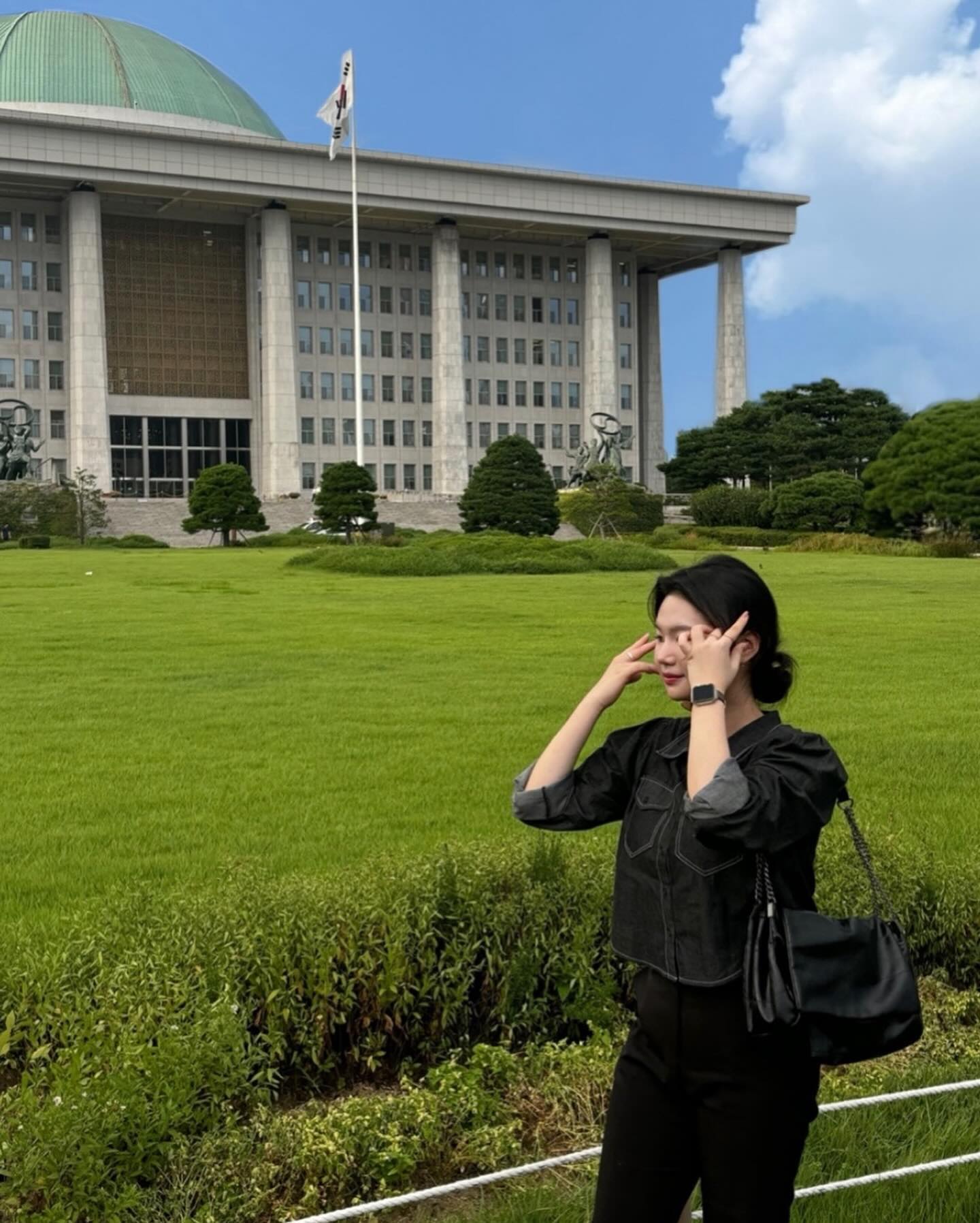 2024.08.14 ’예비간호사, 청년 정치를 묻다‘를 주제로 간호대학생과 함께하는 국회 토론회
올해 외무부회장으로서 두 번째로 가게 된 전국 발대식은 다시 한번 제가 왜 이 길을 선택했는지, 그리고 왜 간호 리더로서의 역할이 중요한지 깨달을 수 있었습니다. 우리의 노력이 모여 많은 사람들에게 희망과 건강을 선사할 수 있기를, 그리고 우리가 그 변화를 이끌어가는 주인공이 되기를 간절히 소망합니다. 

대한간호협회 차세대 간호리더 연합회 부산지부 7기 기획 2부 리더로 입단해 수석부장까지 1년간의 경험이 오늘날 저를 단단하게 만들었고, 부산지부 리더님들과 함께 활동에 임하며 배운 것들 덕분에 제가 차세대 간호리더에 애정을 가지고 활동할 수 있는 원동력이 생겼습니다. 외무부회장으로서 목표를 달성하고 서로의 성장을 도울 수 있는 환경을 만들기 위해 최선을 다하겠습니다ᰔᩚ

#차세대간호리더 #대한간호협회 #간호학생 #국회토론회