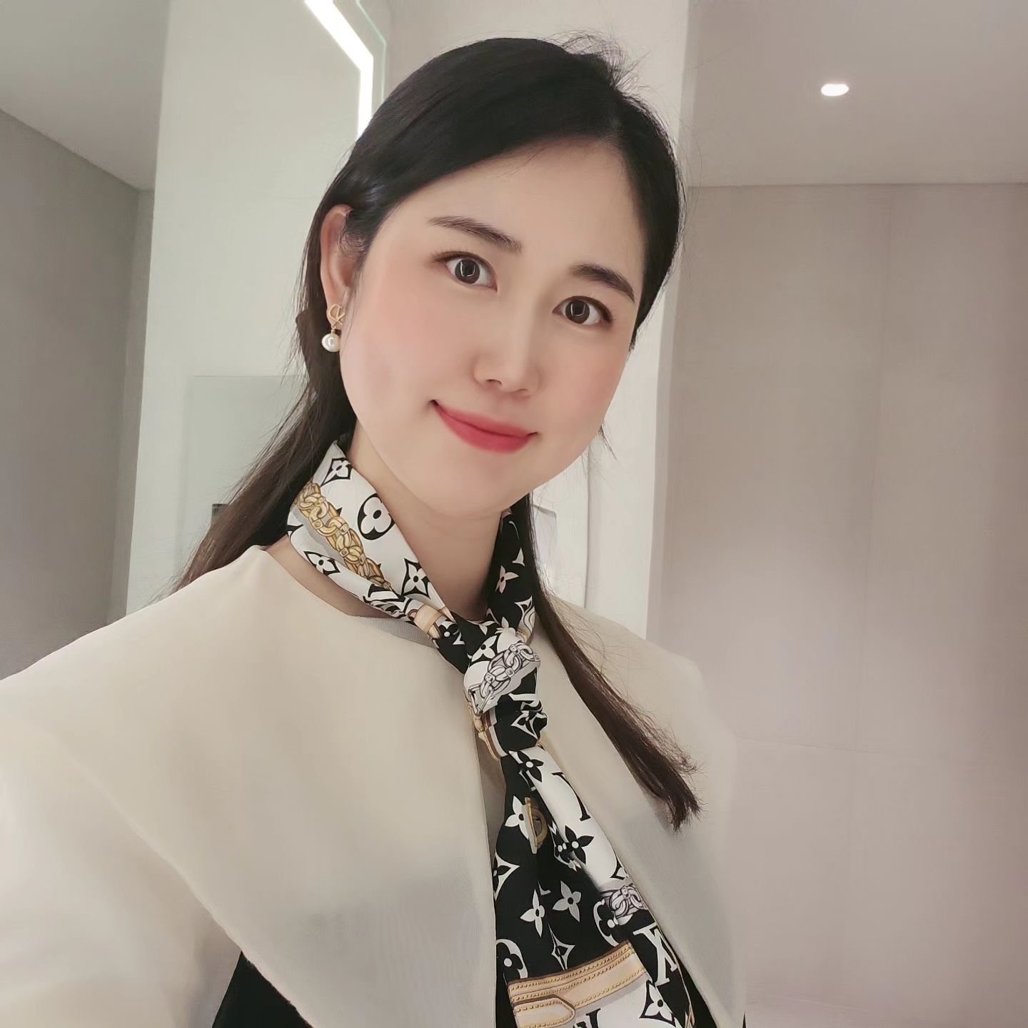 #2024년신년회

센터 운영한지 벌써 3년차✨️

나만의 교육철학을 가지고 하고 싶었던 것을
차근차근 밟아나갔고, 중간중간 미끄러지고
포기하고 싶은 적도 많았지만 하나님께서는
가족들을 더불어 좋은 선생님들과 동료 센터장님들을
선물로 주셔서 극복해 낼 수 있었다 🎁
힘들 때마다 현실적인 솔루션을 제공해주는 남편에게도 감사하다😁

그리고 임신전과 후의 컨디션도 같아서
다행히 계속 일에 전념하고 지속적으로 할 수 있음에 감사하다

3년이라는 시간동안
결혼도 하고
쁘띠도 갖게 되고
센터도 10배 성장을 이루고

정말 축복받은 하루하루였다💛

우리 센터 선생님들을 보니 맘 놓고 출산하러 갈 수 있겠다는 생각이 든다🙏 2024년에도 잘 부탁드립니다👑