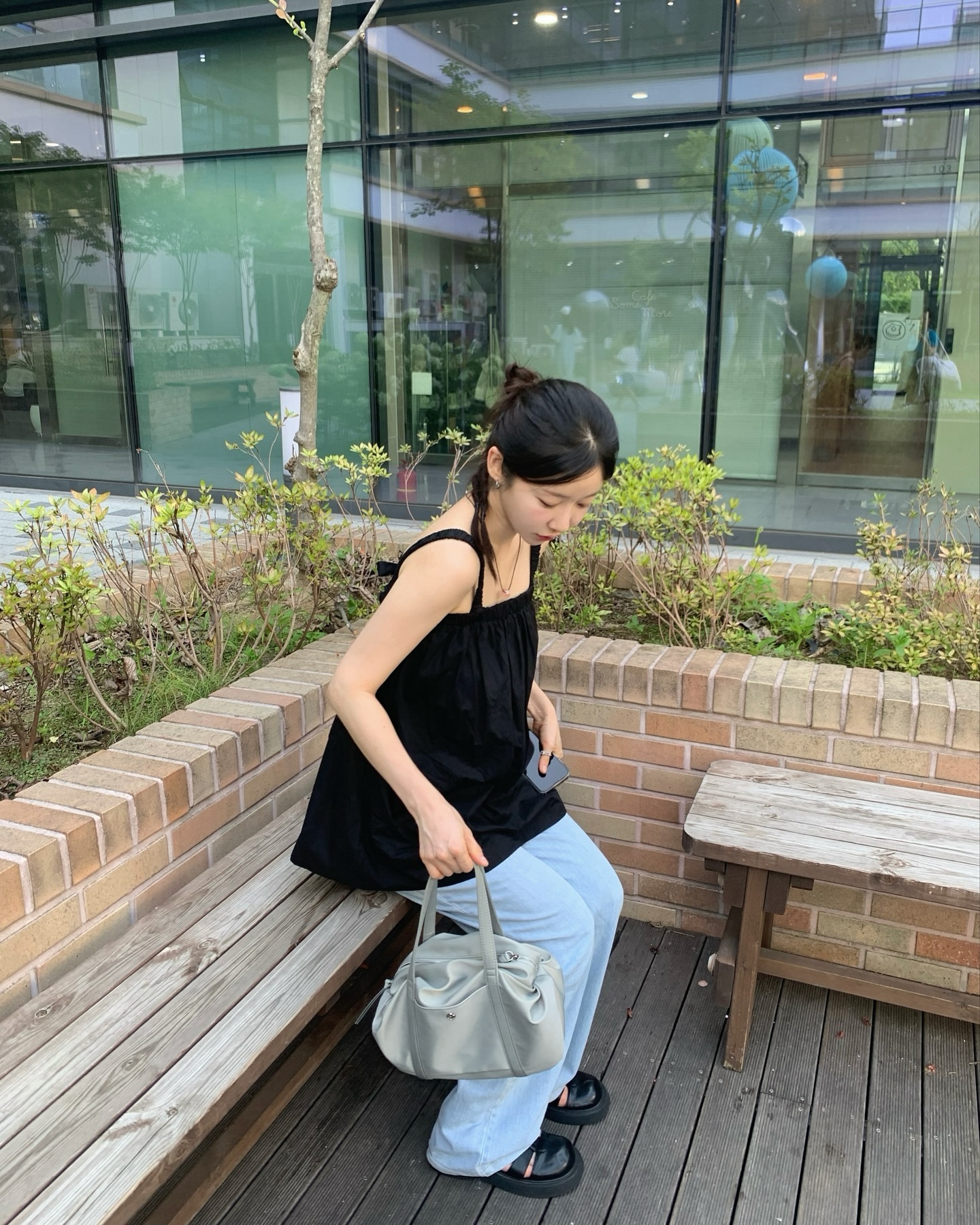 한 달에 한 번 있는 소중한 반차 ̵ ⋆⁺₊⋆ 친구들이 보자마자 나랑 잘 어울린다는 키링 너무 마음에 드는걸 ? ( 하지만 자꾸 떨어져서 사람들이 주어주신다 ... 꾸벅 감사함당 ) 혹시 작년 여름에도 이렇게 더웠나 설마 .. 유고냉 사랑해 !!! 🐶🤍