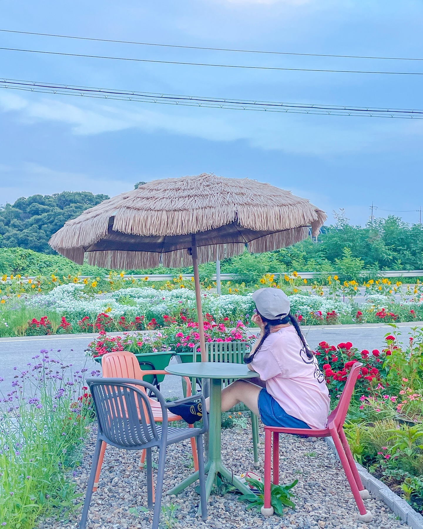 🔵

살면 살수록 
나를 위로하는 시간이 필요한 것 같아요. ෆ 

#나를위로하는시간

📍우정다방
📷iphone12