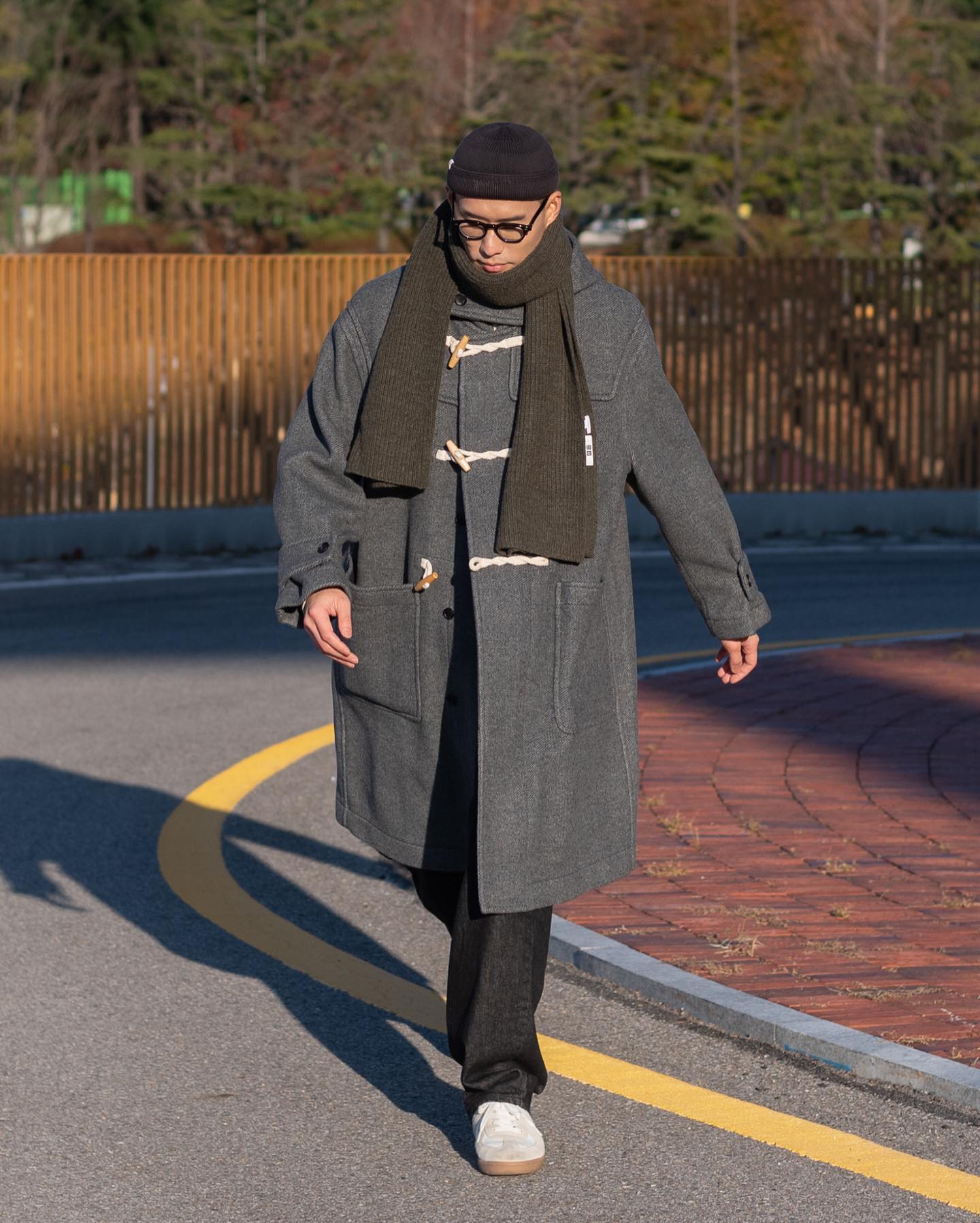 #광고
.
.
🧥 커버낫 - 울 더플 코트(182/72, 차콜 XL 착용)
오리지널 느낌 가득한 커버낫 울 더플 코트!
여유로운 실루엣과 두툼한 울 소재가 만나 예쁜 실루엣을 만들어주는 울 코트예요.
보온성도 상당해서 이너만 잘 갖춰 입는다면 한겨울까지도 얼죽코 완전 가능!
토글, 프로그, 단추 등 디테일도 살아 있어 좋아할 수밖에 없는 겨울 코트입니다.
올해는 이 커버낫 더플 코트, 떡볶이 코트로 고급스럽고 따뜻한 트렌디 겨울 스타일링해 보시길 제안 드려요~!
covernat_ 
.
.
#커버낫 #커버낫더플코트 #더플코트 #남자더플코트 #남성더플코트 #롱코트 #울코트 #떡볶이코트 #남자떡볶이코트 #남성떡볶이코트 #겨울코트