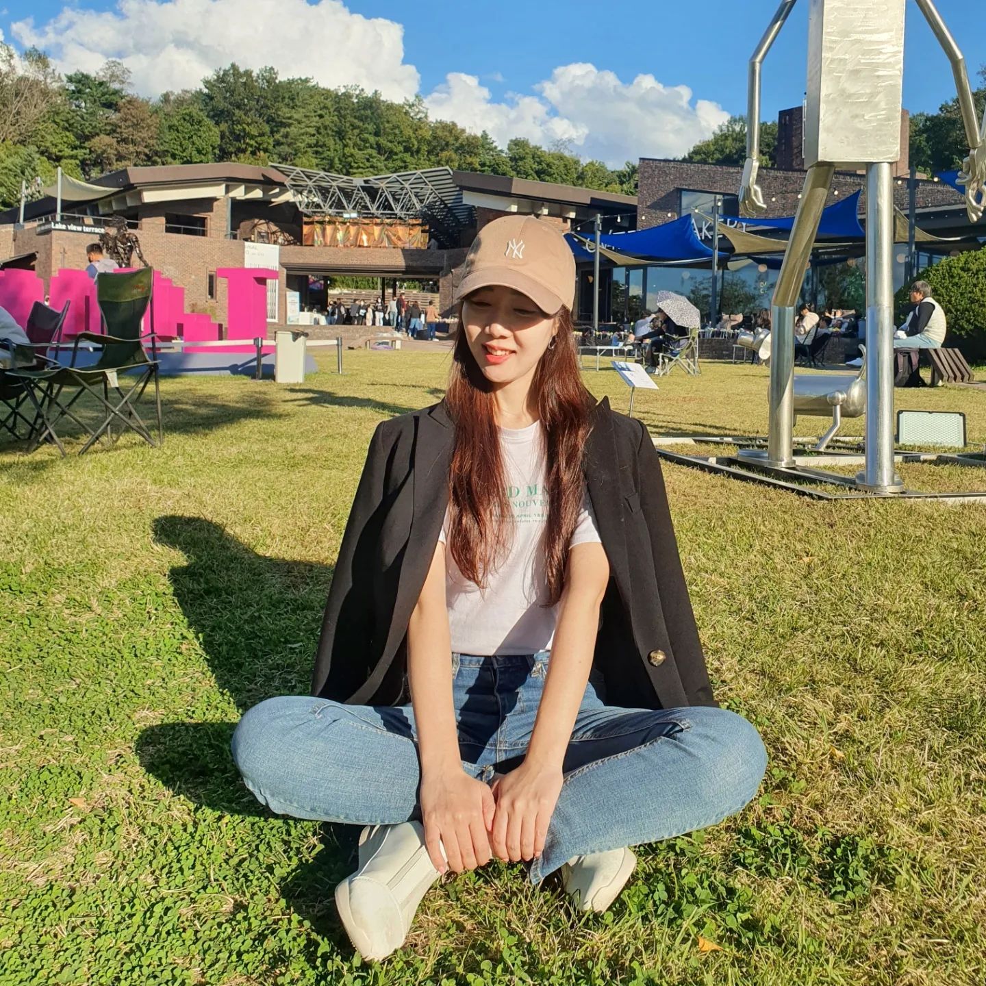 오늘도 엄청 덥네용!

요새 못 올렸던 피드
몰아서 올리는 중ㅎㅎ

주말에 다들 뭐 하시나요~??
더워서 그런지 축축 쳐질텐데

더위 조심하시고
즐거운 주말 되세용❣