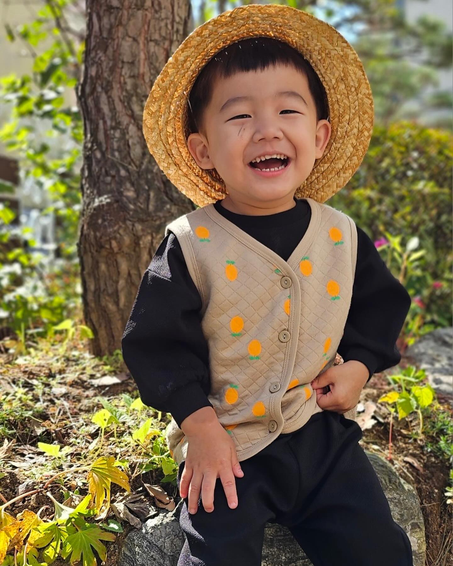 오늘도 잘먹고 잘싸고 해피한하루 보낸 아들 ❤️
누나랑도 잘놀고 잘싸우고(?)
애교도 많고 잘웃고 많이 컸다 아들 💕

#재하 #재하스타그램  #재하그램 #꼬북이그램 #아기모델 #키즈모델 #베이비모델 #둘찌 #아들 #남아모델 #잘웃는아기 #애교쟁이 #많이컸다  #겸둥이