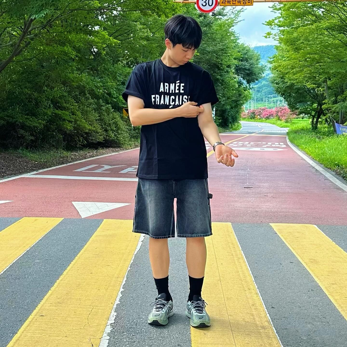 #협찬 

 kaneitei 에서 “ARMEE FRANCAISE SHORT SLEEVE_Black L-Size”를 제공받았습니다!

 kaneitei 는 밀리터리 캐주얼 스타일의 제품을 전개하는 브랜드인데요!

 오버핏 반팔 티셔츠로 가슴에 프린팅이 매력적인 제품입니다!

 뜨거운 여름, 오버핏 반팔로 더위를 식혀보세요 🥵

kaneitei
kaneitei 
kaneitei 

#협찬 #카네이테이 #kaneitei #ootd #daily #dailylook #style #fashion