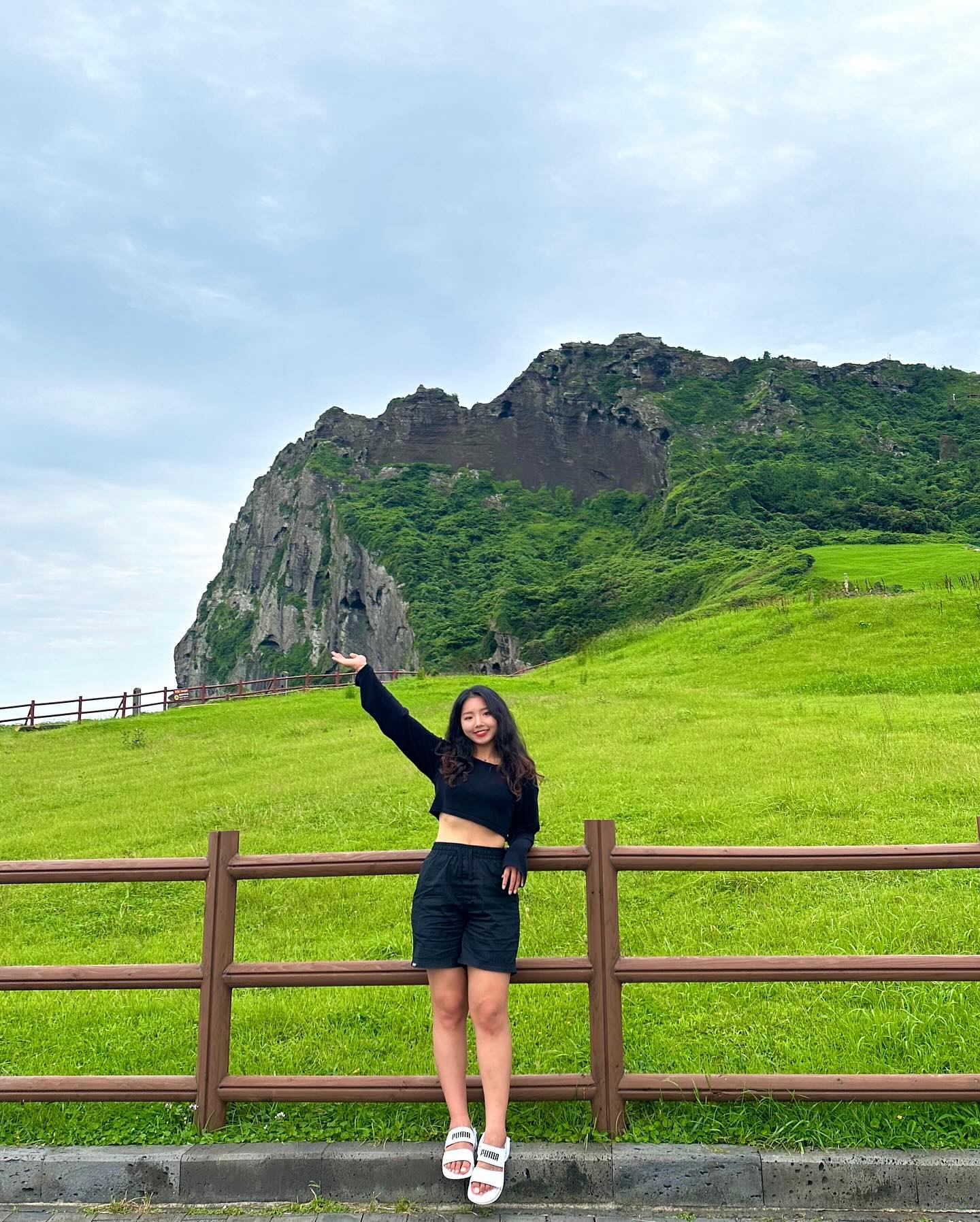 날씨 안 조아도 즐길대로 알차게 즐긴 제주🧡
.
#제주 #제주도 #제주도여행 #원데이클래스
#성산 #성산일출봉 #한치 #노을
#jeju #jejuisland #drawing #sunset