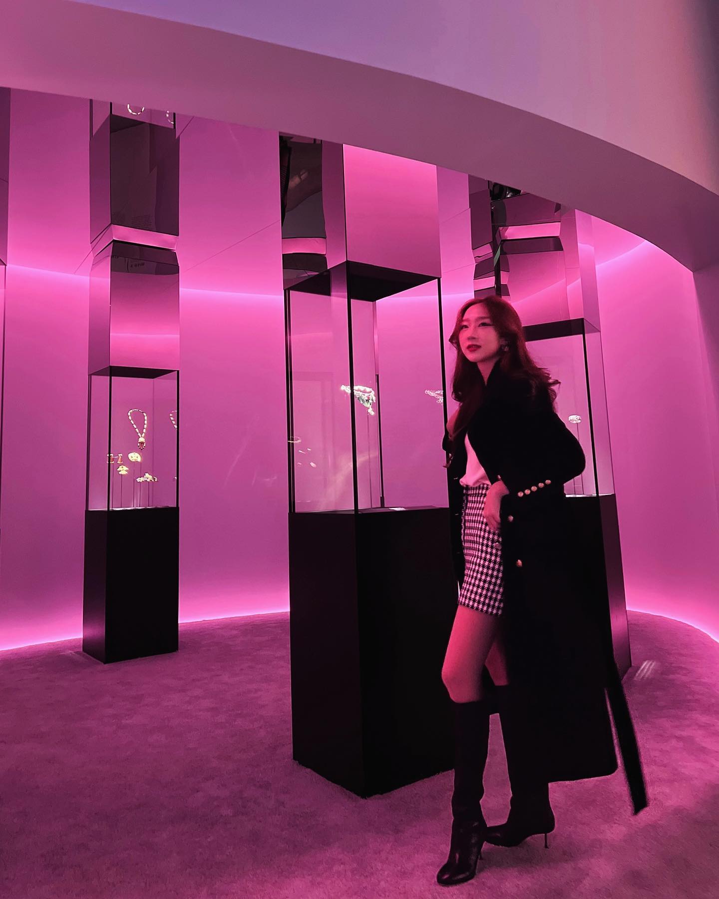 반클리프 아펠은 나를 항상 춤추게 해 💃✨ 이번 전시회는 4월까지 #디뮤지엄 에서 진행되며 유료 관람입니다!

반클리프 아펠이 1906년부터 제작한 300 피스 이상의 주얼리, 워치 및 오브제 그리고 90점 이상의 히스토리컬 아카이브까지 모두 한곳에서 볼 수 있다구요 ~~ 🤪

#반클리프아펠 #시간자연사랑 #반클리프아펠전시 vancleefarpels