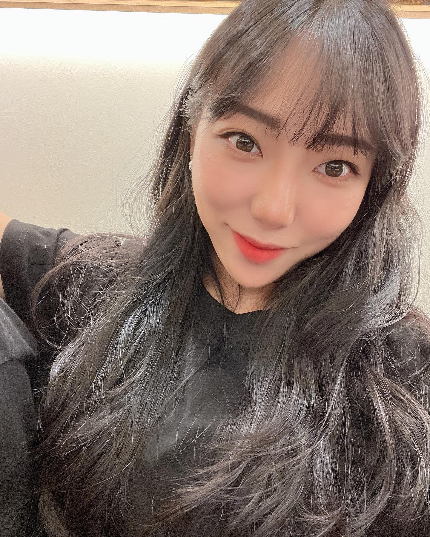 비 오는날은 앞머리 빡치기 마련이죠 ec !
