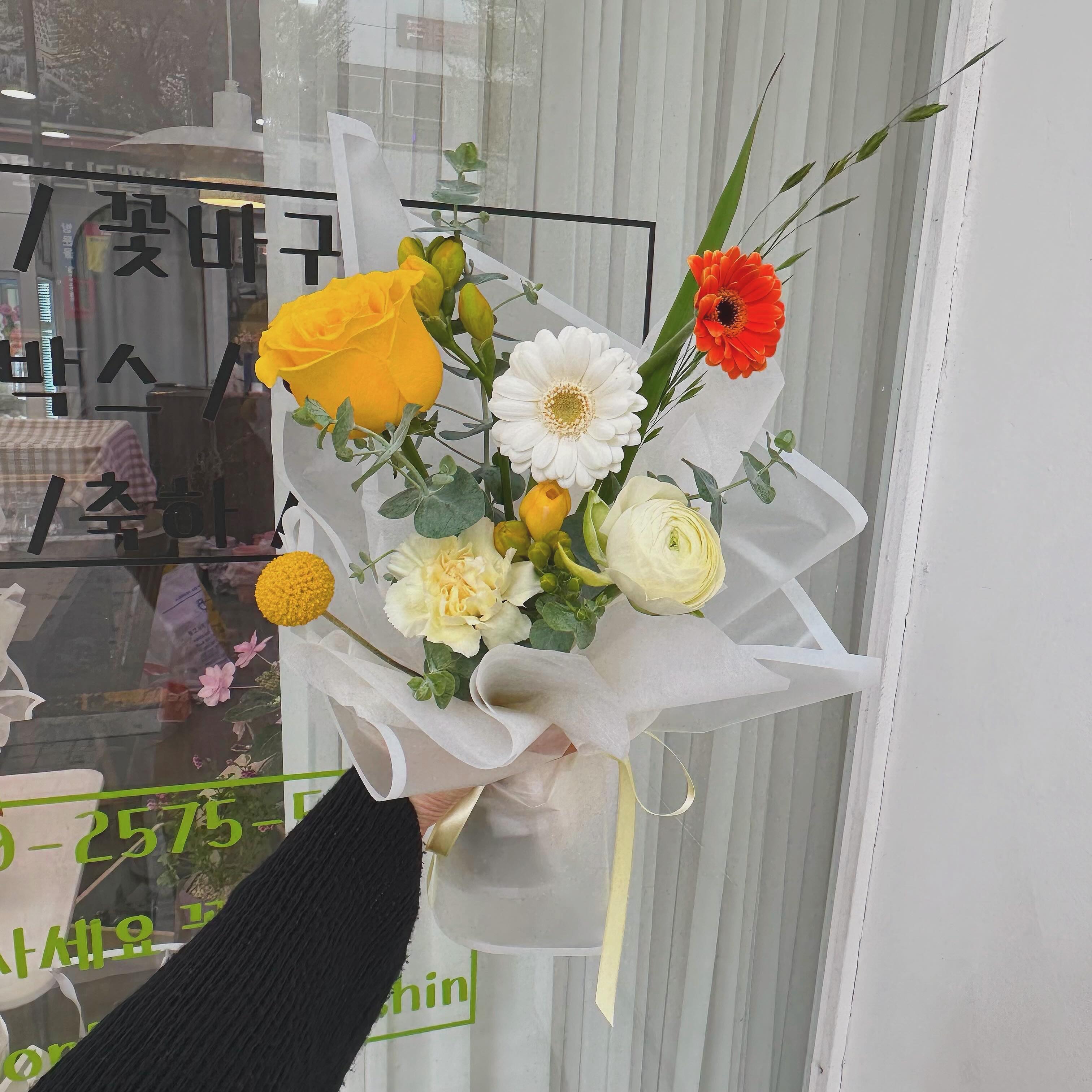 _
수요일도 활짝💛🧡

🌱안양로 314번길 14, 꽃사세요, 꽃
🌱문의 Tel, 010 2575 5254

#꽃사세요꽃꽃다발