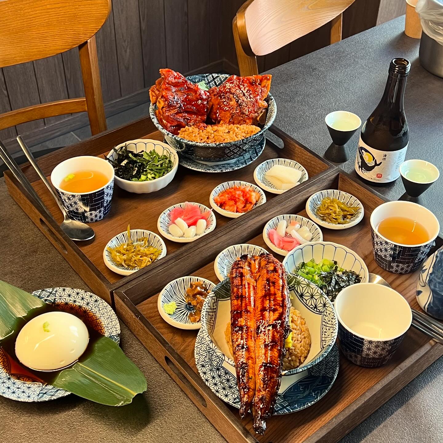 장어덮밥+뼈구이덮밥=본길🤎 

#일상 #데일리 #daily #5월 #봄 #월요일 #창원 #마산 #맛집 #마산맛집 #마산신상맛집 #신상맛집 #마산밥집 #마산장어덮밥 #온더테이블 #onthetable #instafood #먹스타그램 #맛스타그램 #아이폰 #소통 #좋아요