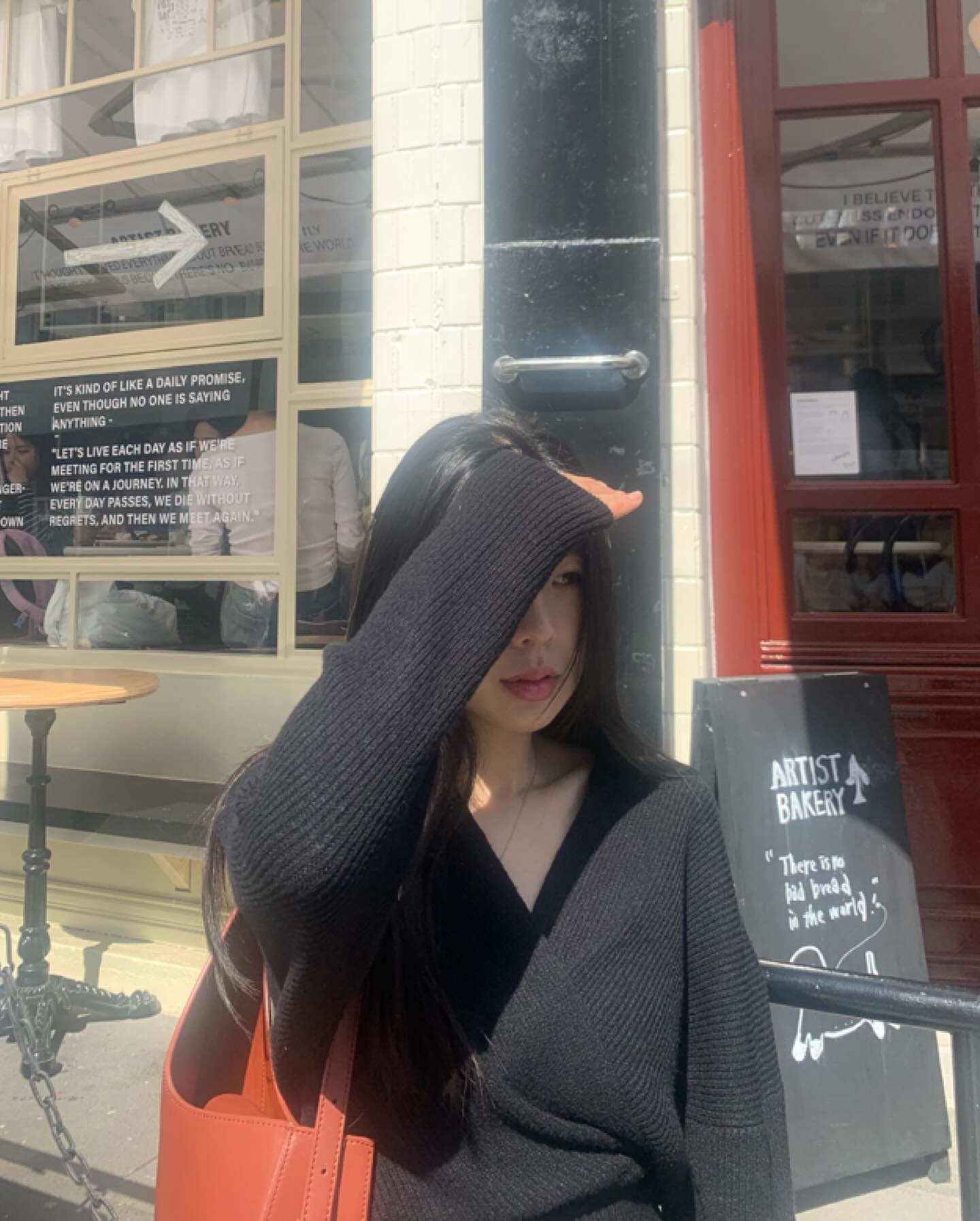 빵집 웨이팅을 90분 넘게 했는데 정작 제대로 나온 빵봉투 사진 한 장이 없음...........😇