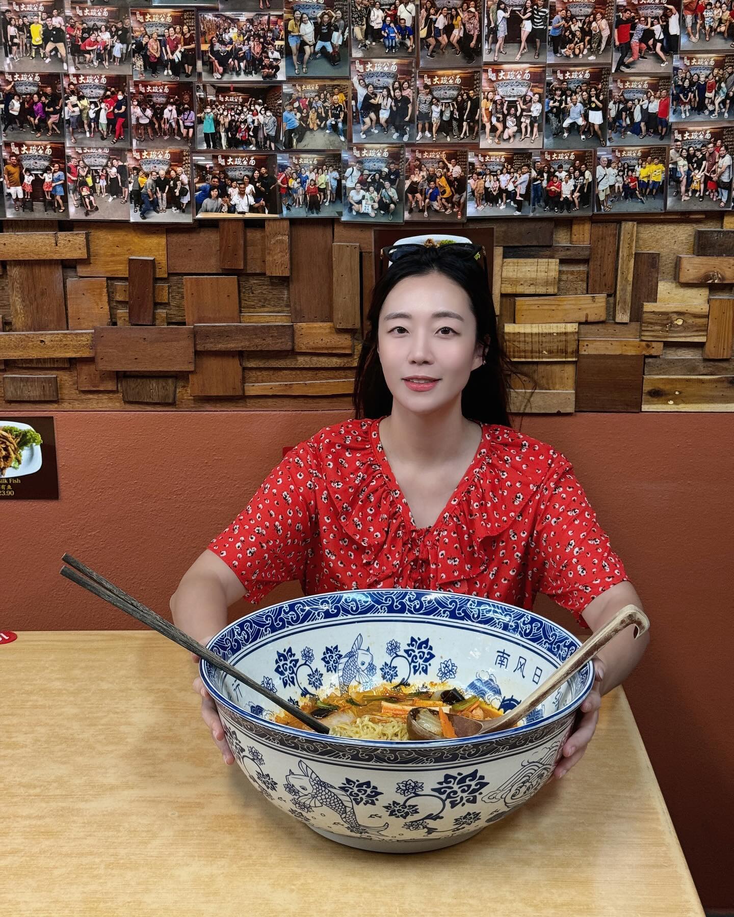 #광고
얼마전에 다녀온 말레이시아! 안가본 도시를 가보고 싶어서 페낭을 선택했어요. 그리고 쿠알라는 경유만 하긴 아쉬워서 이틀 꽉 차워서 알차게 놀다왔지요! 페낭 3박 쿠알라 2박 👍🏻 경유로 알찬 여행 가능🤍

저는 인천-말레이시아 #에어아시아 이용했는데 이제는 부산에서도 출발이 가능해졌데요! 주 3회 부산-쿠알라룸푸르 노선이라니!!! 반가운 소식! 
개인적으로 처음가본 페낭 너무 좋았거든요. 미식여행 진짜 강력추천이에요🤍❤💚 올 겨울휴가 에어아시아 타고 말레이시아 어때요? ✈
참고로 저 라면은 모형아니고 진짜 라면입니다 😎ㅋㅋㅋ

 
#에어아시아 #페낭 #쿠알라룸푸르