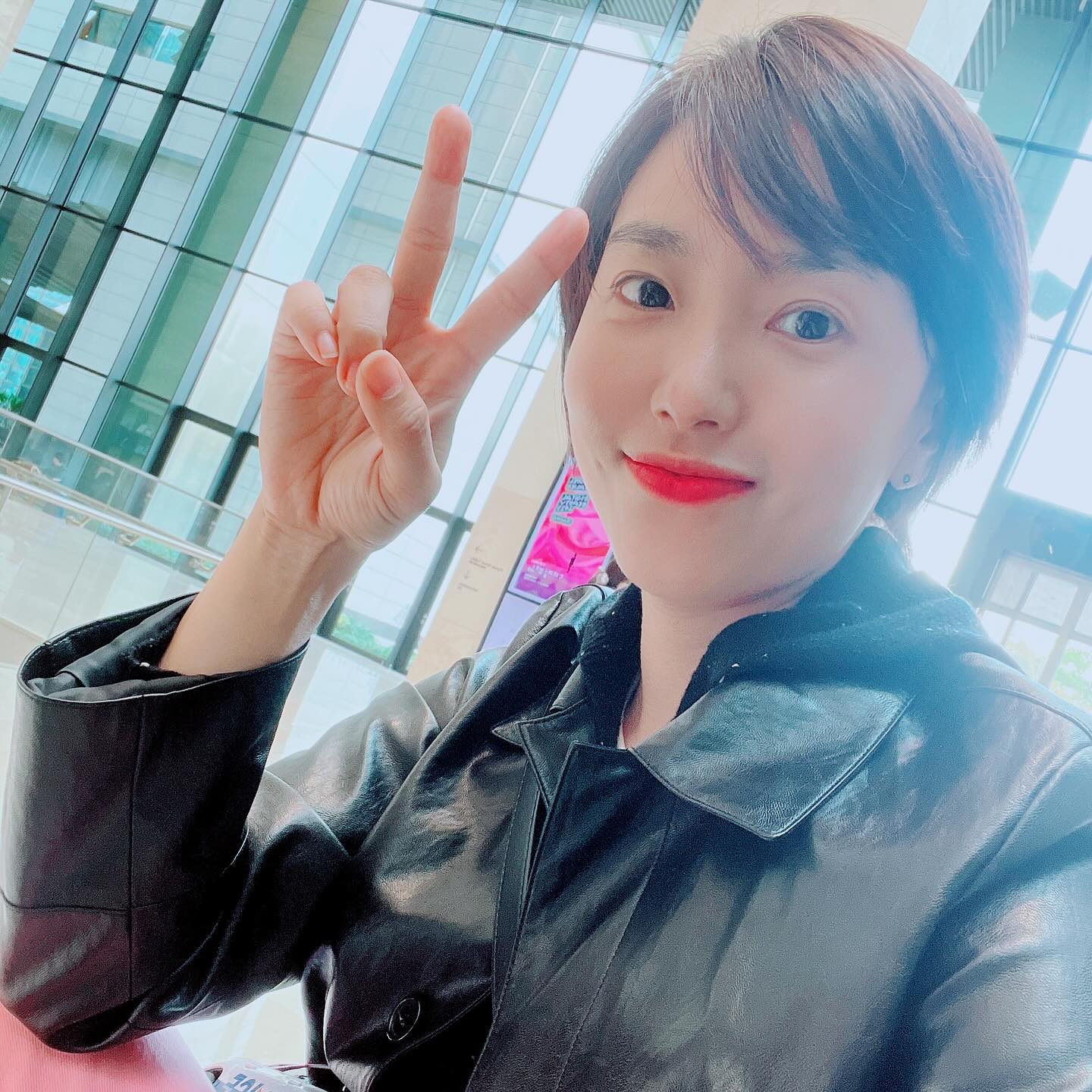 역시 사진만이 남는다👍
셀카놀이 실컷하는 날ㅎㅎㅎ
울 김여사 여전히 이쁘넹😍😍😍

#셀카 #셀카놀이중✌ #엄마랑셀카📷 #아들렘이랑셀카놀이 
#사진만남는구나🙃 #오늘도기록중✍️ #사랑합니다🙆