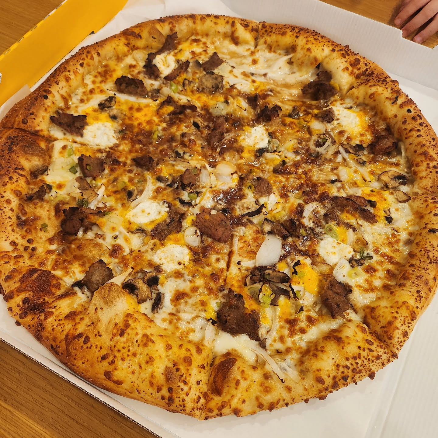 #이마트피자🍕 #따뜻할때먹어야제맛 #오랜만에피드올리기🙋🏻‍♀️ #은남매👦👧 
이큰걸..첫째는..두조각을먹엇댜..ㅎㅎ