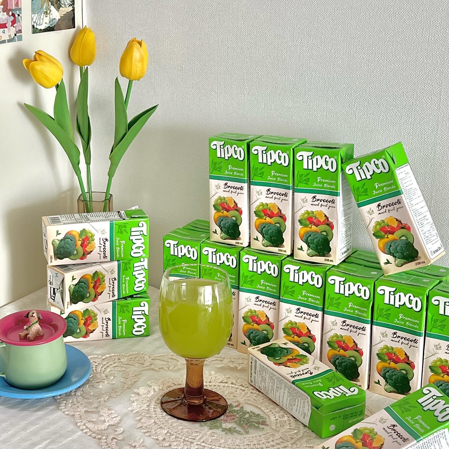 #협찬 #제품제공 tipcojuice 

지난번에도 소개해드렸던 팁코 브로콜리 주스🥦🧃💚

브로콜리를 좋아하시지 않아도 드실 수 있는 
상콤달콤한 건강주스에요!

설탕이 첨가되어있어 당연히 달콤새콤한거 아니냐구요? 
그러면 건강주스가 아니쥬〰️ 💚
팁코주스는 다른 첨가없이 
오로지 과일과 채소를 착즙해서 만들어요ᰔ

맛도 건강도 모두 챙길 수 있는 
#팁코주스 는 아이들에게서도 인기만점이에요~ 
평소 편식이 심하고 채소는 절대 쳐다도 안보는 아이들도 
맛있게 먿을 수 있는 주스랍니다〰️😋🧃

팁코하면 건강주스, 건강주스하면 팁코! 
어른, 아이 할 것 없이 우리 건강 함께 챙겨요 :) 

🥦과당, 착향, 보존료 함유량이 0%

🥦저칼로리에 섬유질까지 풍부하여 
  포만감 유지에 도움되어 다이어트 하시는 분들에게도 
  적극 추천!!

🥦엽산, 철분, 칼슘 성분이 풍부해 
  임산부와 태아에게도 좋은 건강주스 :) 

#팁코 #팁코주스 #브로콜리주스 #브로콜리 
#프리미엄주스 #반전주스 #음료추천 #추천템 
#세계3대건강주스 #쿠팡주스 #tipco #팁코앰버서더6기 
#팁코앰버서더6