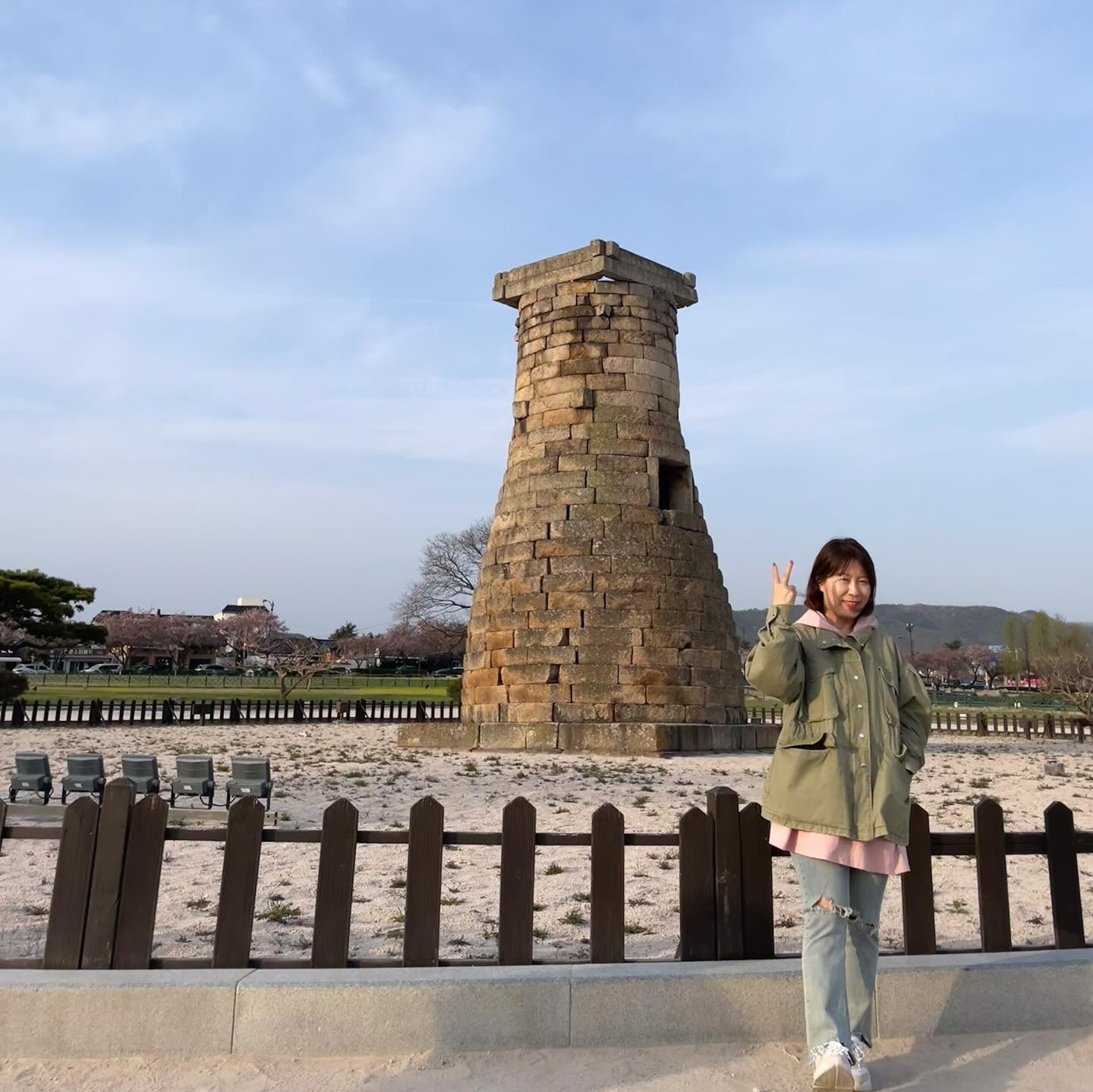 경주여행 첨성대
날이 저무니 아직 추워~~

#경주여행 #경주가볼만한곳 #첨성대 #셀스타그램 #셀카 #오오티디 #여행스타그램