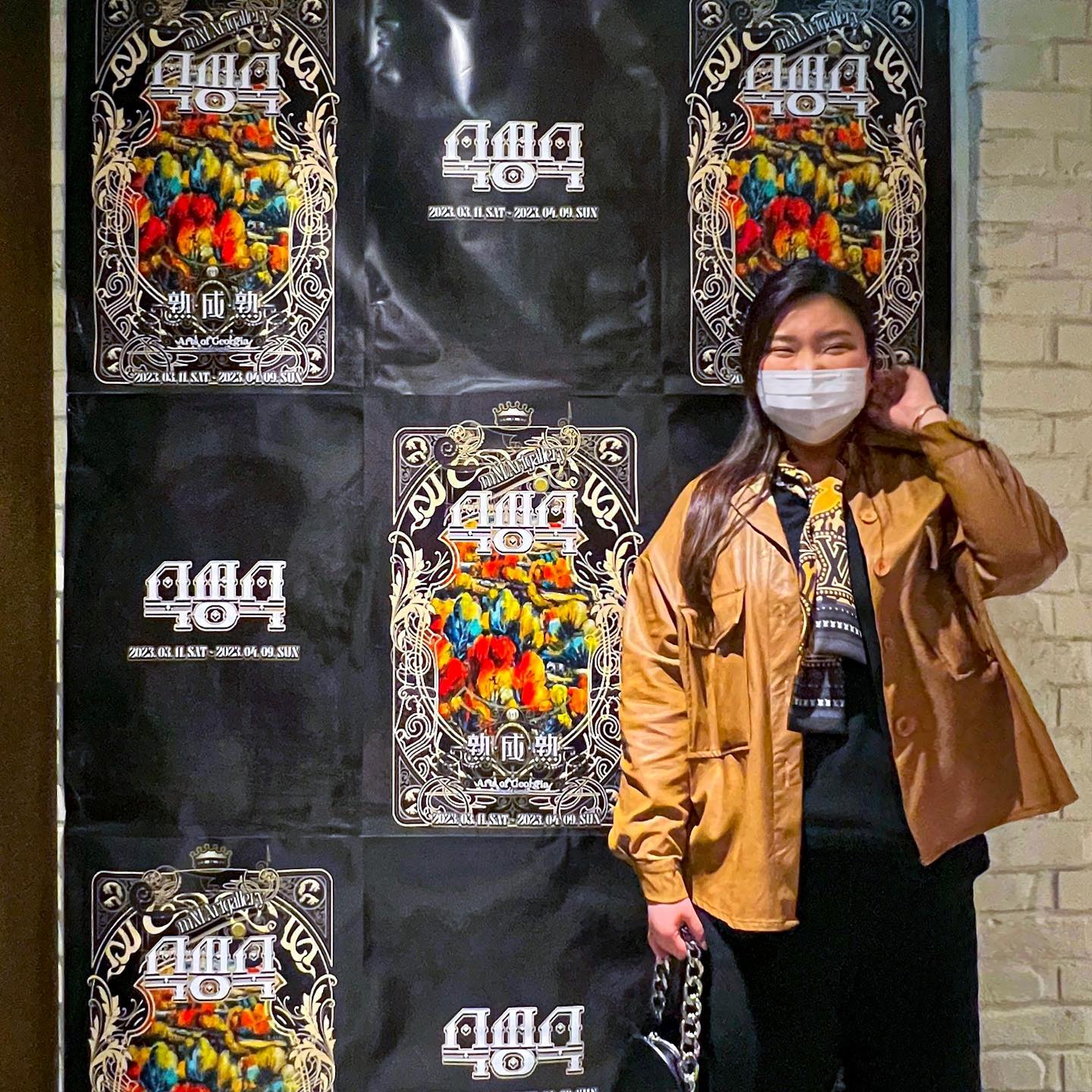 #
지난주 오픈이였는디,,게으름뱅 한주 늦은 포스팅🥲
지난번 전시에 이어 mm_artgallery_ 두번째방문🙌🏻
-

<<숙.성.숙 淑成淑>>
2023.03.11 ~ 04.09
매주 월요일, 공휴일 휴관
평일 11:00 ~ 19:00/주말 11:00 ~ 17:00
부산 중구 구덕로 48번길 4, 2층
(문의 051-256-8253)

-
✔️숙성숙 = 숙성 + 성숙
흔히 볼 수 없는 소비에트 연방시절 조지아 미술 작품들과 조지아 와인,
음악을 함께 느낄 수 있는 전시

+ 더 많은 사진과 정보는 블로그 참고하세요!

-
#숙성숙 #엠엠아트갤러리 #mmart #mmartgallery #부산전시 #부산전시회 #부산갤러리 #부산가볼만한곳 #부산데이트 #부산핫플 #부산여행 #부산 #남포동 #남포 #남포동핫플 #남포동데이트 #조지아미술 #조지아와인 #nampo #busan #busanexhibition #exhibition #gallery #busantravel #busantrip 

​