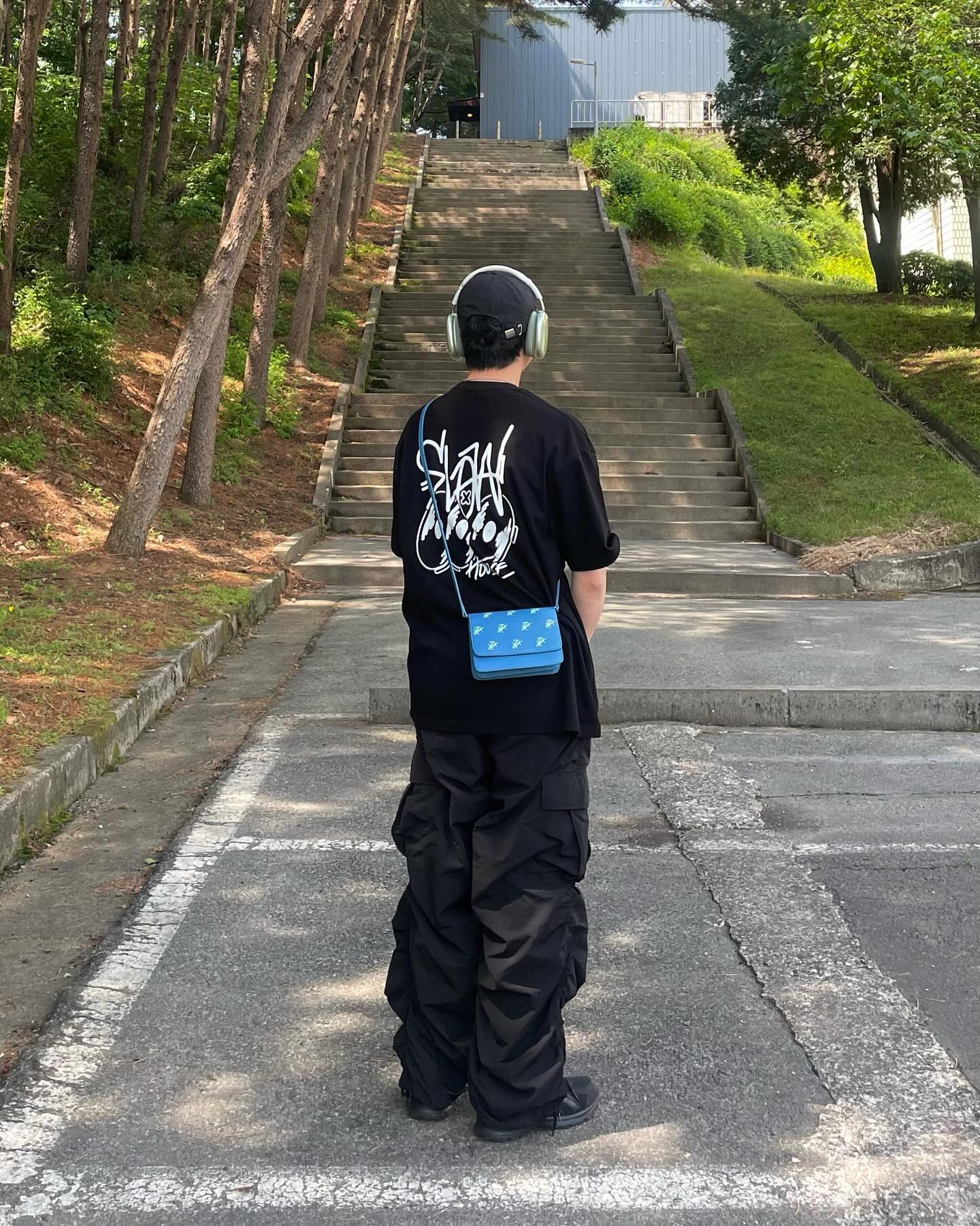 slowrecordhouse slowrecordhouse_team
#슬로우레코드하우스 #slowrecordhouse #여름티셔츠 #티셔츠 #반팔티셔츠