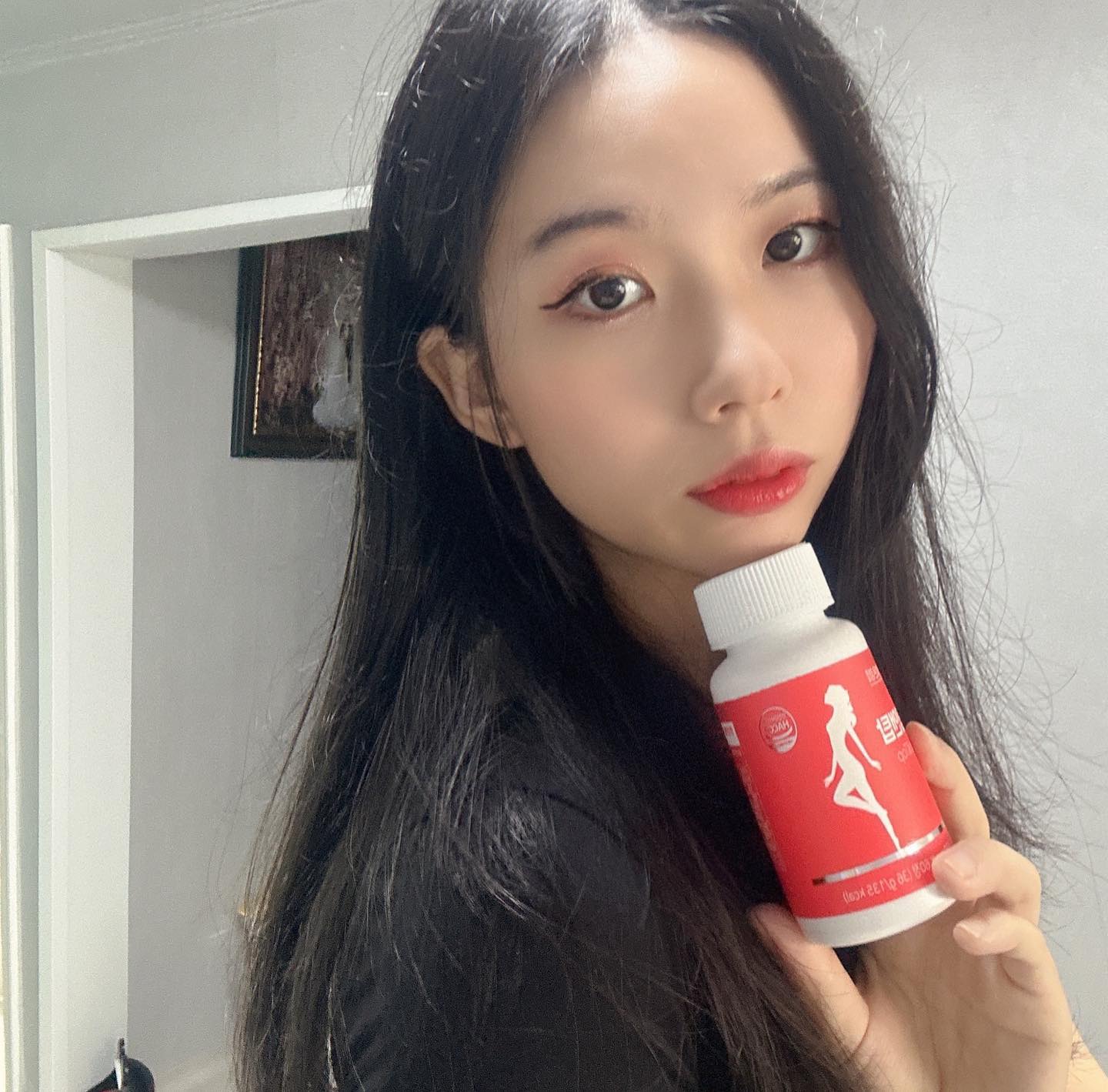 🩵휴온정 힙앤탑🩵⠀
⠀
출산으로 쳐진 가슴을 이 힙앤탑으로 고민 해결함😭😭⠀
임신하고 나서 가슴 커져서 좋아했더니⠀
그건 잠시 빌린거였어요..🤣⠀
⠀
오히려 축 쳐진 가슴으로 여자의 매력을 잃어서어떻게 해야하나 싶었는데⠀
그 고민을 휴온정 힙앤탑이 해결해주었네요!!⠀
1일 1정 섭취하고 하루마다 가슴 운동 해주었더니 쳐졌던 가슴이 어느새⠀
다시 볼륨감있게 된거 있죠?( ᵔᵒᵔ )ᵍᵒᵒᵈᵎᵎ⠀
⠀
이거 먹고 볼륨이 생기니까 남편(남친)이 너무 좋아해요🫢🫣⠀
앞으로 이거 먹고 운동하라고….(*/∇＼*)⠀
⠀
가슴뿐만 아니라 엉덩이 힙도 올려주는 효과까지 있어서 엉덩이 힙업하는 여성분들께 추천드려요🫶🏻🫶🏻⠀
⠀
#휴온정 #힙앤탑 #제품제공 #협찬 #볼륨 #힙업 #운동 #영양제
