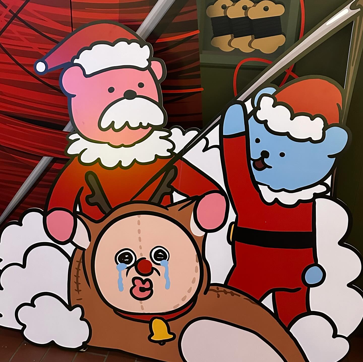 #빵빵이와끼꼬의크리스마스 🎄🎁

지난번 빵빵이 생일파티 팝업에 이어 
크리스마스 팝업도 방문함!🎅🏻🎄
남편이 사전예약 첫날 마지막타임 성공해서 스윽 갔는데
하필 비가 와서 정신 없었음😭😱
마지막 타임이라 진짜 쇼핑하면 시간 순삭...!
그래도 사고 싶은건 다 샀다✌🏻 

ps : 아쉬워서 사진만 더 찍으러 다시 방문하기로 함 헿
남편이 2차 팝업도 예약 성공했음🤭금손이다 금손이야❤️
.
.
.
.
.
#빵빵이팝업스토어 #빵빵이의일상 #빵빵아 #옥지얌 
#성수역팝업스토어 #빵빵이와끼꼬의크리스마스 #성공한덕후