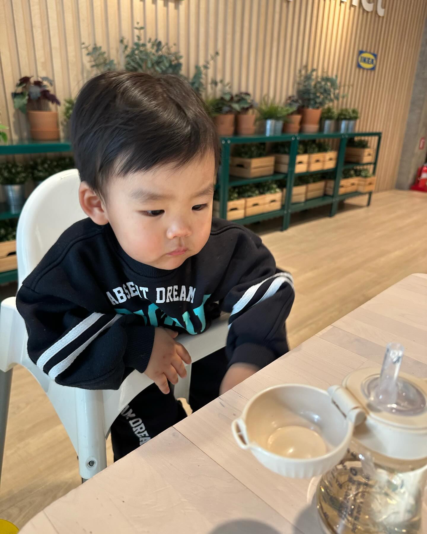 #마이써누 

세상 시무룩하네 우리애깈ㅋㅋㅋ
써누는 피부면역력이 떨어져서 다래끼까지 났어요 ㅠㅠㅠ
애기가 무슨 다래끼가 나....처음알았네 🥲
의사선생님이 선우야...가지가지하네~? 이랬음 ㅋㅋㅋ🤦🏻‍♀️
담주에 부산가야하는데 컨디션 얼른 끌어올려ㅕㅕㅕ김써누!!🥹
이케아에서 멍멍이 인형 가지고 노는거 국룰이쥬? 🖤
이것저것 먹어봤는데 영 음식은 별로였더요😇
낼 또 주말🩵🩵🩵주말 잘보내세요 🐰