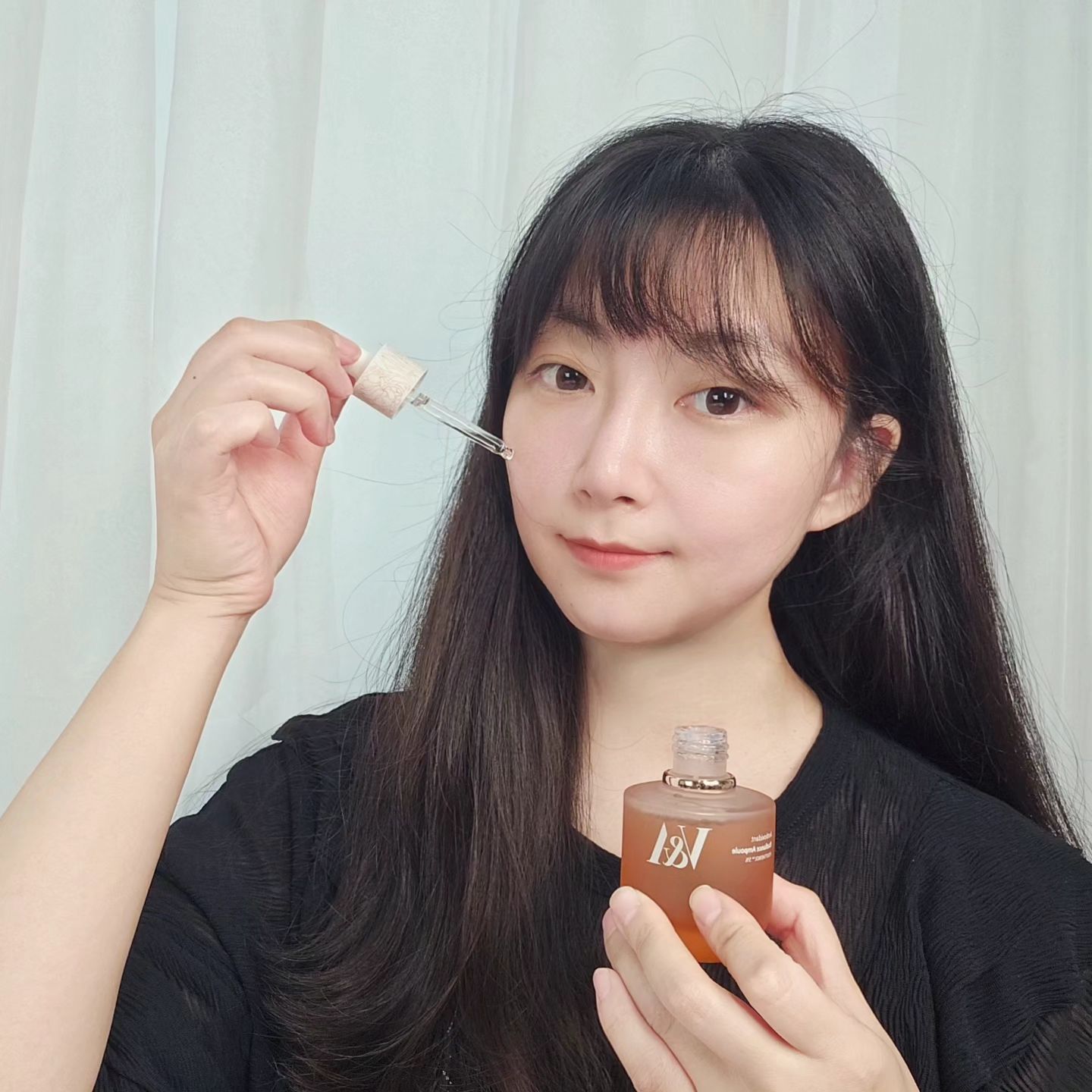#광고
요즘 부쩍 칙칙해보이는 피부!
잡티도 많아진 것 같아서
고민이 많았는데요 

칙칙해진 피부와 잡티피부를 
광채나는 피부로 환하게 밝혀주는 
고효능 미백 항산화
앰플 V&A 안티옥시던트 
래디언스 앰플을만나 
미백 케어 중이랍니다 

피부 겉에 올라온 기미부터 
보이지 않는 속 기미까지 
더블 미백 케어가 가능해요❤ 

V&A뷰티의 특허받은 성분이자 
독자성분인 폴리테놀* 함유로
피부 노화 요인인 활성산소를 
소거하는 강력한 항산화 효능까지! 
안티옥시던트 래디언스 앰플로 
환하고 광채나는 피부로 
만들어보아요❤ 

#브이앤에이 #미백앰플 #기미앰플 
#모공앰플 #앰플 #앰플추천 
#미백화장품 #에센스추천 
#올리브영추천템 #올리브영앰플