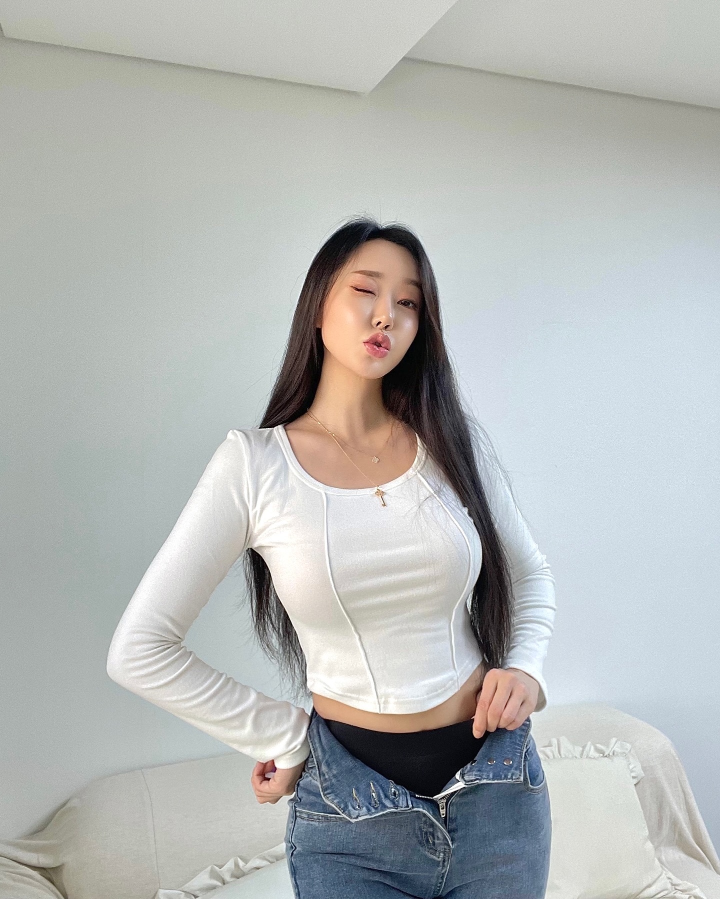 요거 하나면 속바지 또 입을 필요 없지롱~ ㅎㅎ
속옷 라인이 보이지 않아서 옷 입기 정말 편하구 말림이 없어서 너무 좋아! 
답답한 속바지로부터 해방된 느낌 ㅎㅎ 
팬티 하나만 사도 복승아 파우치에 담아서 오는데 가성비 짱이징🍑👍
비교적 저렴한 가격에 파우치 패키지까지 주다닝 완전 갸꿀🐝🍯

earlya_official,#여자사각팬티 #네모팬티 #여성드로즈 #여성사각드로즈 #여자속옷 #여자팬티 #얼리에이 #피치드로즈