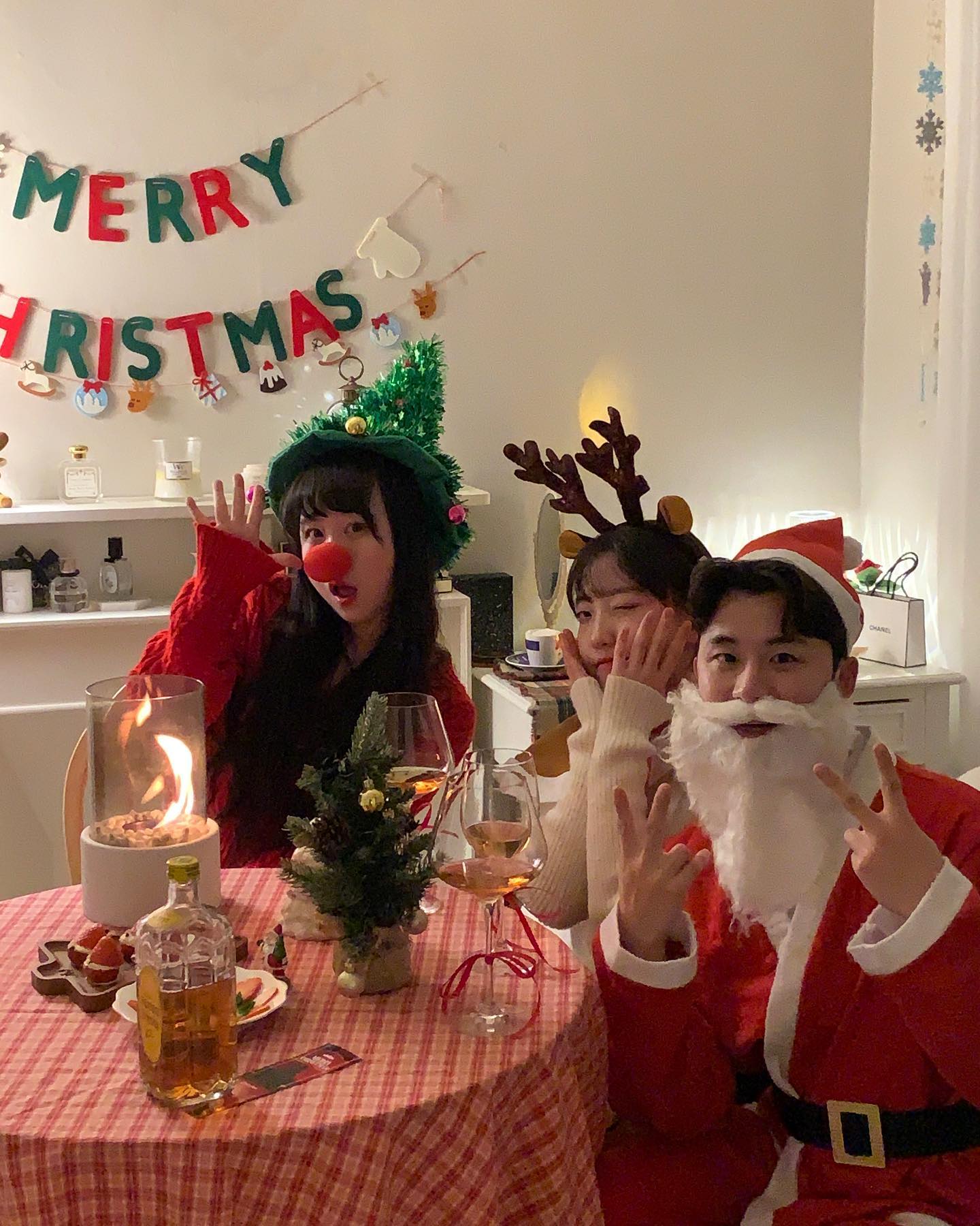 파티에 진심인 29살 3ㅅ ღ 
내년 울집 클쓰마스 홈파티 참여하실분 ˃̵͈̑ᴗ˂̵͈̑ ?