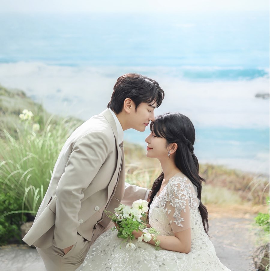 🤍🤵🏻👰🏻‍♀️🤍
Wedding d-day 5🎉
23.11.04 (토)요일 2시 40분
KU컨벤션웨딩홀[건대 동문회관]
.
.
김용운 🩵 태다슬 
사랑꾼만나 3년 7개월 재밌고 설레이게 연애했고 
이젠 주님이 정해주신 짝이랑 지혜롭게 평생을 살아가려고 합니다
축복해 주러 꼭 올거죠?🥹
.
.
#다들미리고마워요
#소리많이질러줘요
