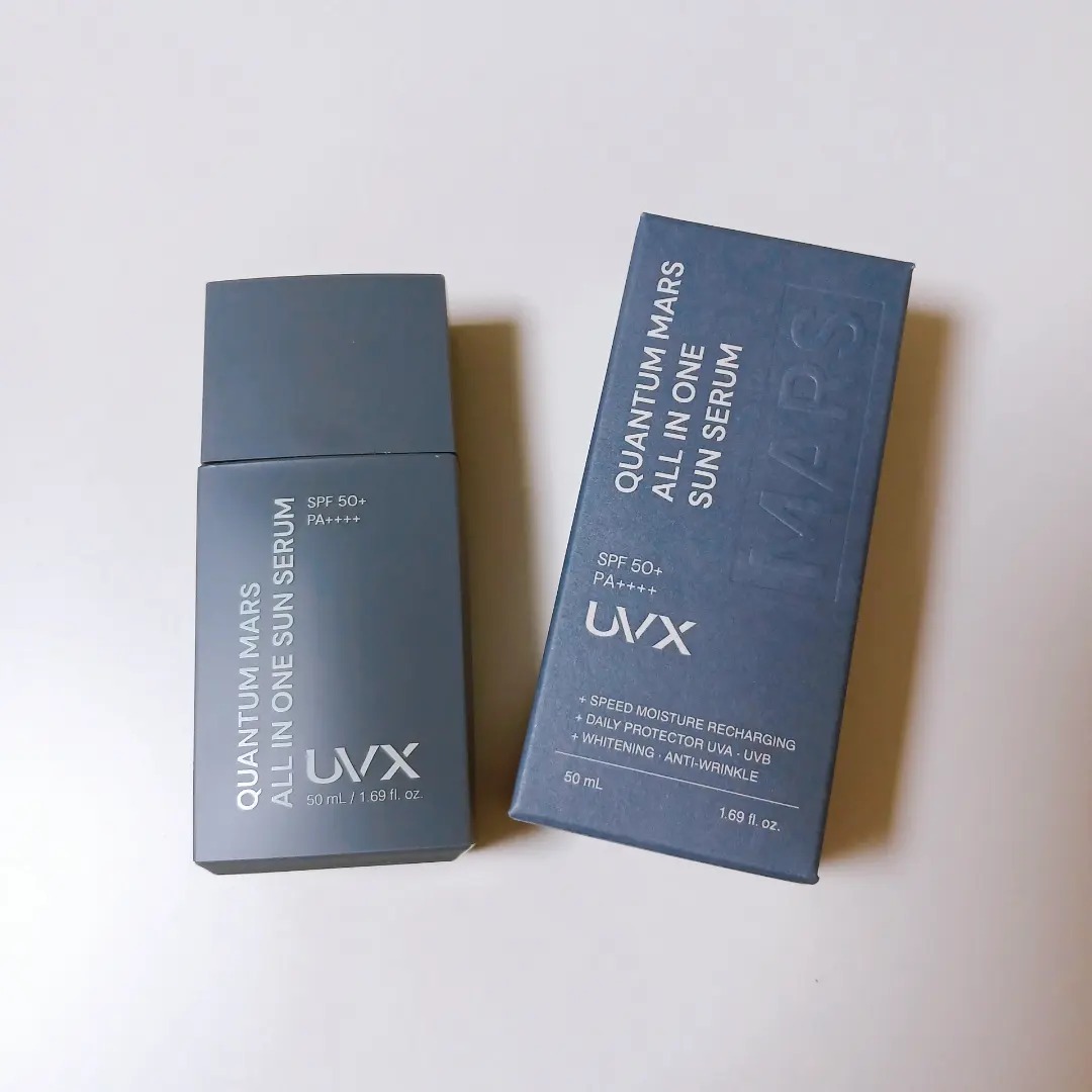 #할인구매 uvx_suncare #마스올인원선세럼 #UVX

스킨,로션,썬크림을 하나에 담은 마스 올인원 선세럼! 언젠가부터 올인원 제품 사용하는 오빠인데 백탁현상있는 제품들은 쓰다가 안쓰고 그랬었는데 마스 올인원 선세럼은 벌써 1주일째 잘쓰고있다능! 야외에서 일할때도 있어서 더 신경쓰이는데 효과도 좋고 무엇보다 끈적이거나 그런 촉감 안좋아하는데 제형, 발림성이 촉촉한 수분크림같아서 넘 잘사용하는중! 향도 좋고♡

#남자선크림 #올인원루틴 #카페 #올인원 #남자선물 #08L #신상품나왔을땐 #올인원스킨케어 #일상 #꽃 #선세럼 #맛집 #여행 #올인원선세럼 #스킨케어