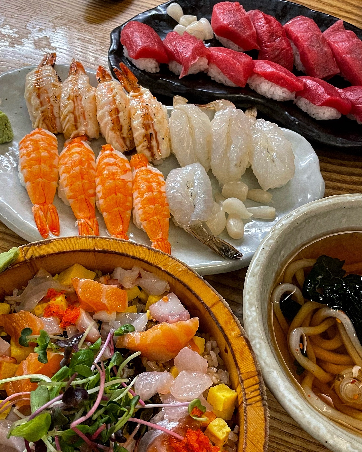 도마29

항상 웨이팅이 있지만 회전율도 빠르고 가성비에 맛도 있어서 초밥 좋아하는 사람이 가면 좋을 맛집 !! 내가 초밥 좋아한다는 걸 알게 해준 집 .... 우동도 함께 나왔고 다음엔 연어초밥도 먹어봐야겠어요 😽🍣

✔️ 새우초밥 12p (14,000), 참치초밥 10p (18,000)
생새우 4p, 구운새우 4p, 찐새우 4p 
참치초밥은 1월 특별메뉴예요.

✔️ 흐트러진 덮밥 (12,000)
해산물을 잘게 썰어 올린 덮밥으로 날치알, 후라가케, 새싹 등 다양한 재료가 조화로운 맛을 냅니다. 해산물 ! 특히 문어 식감이 너무 좋았어요

#초밥 #참치초밥 #새우초밥 #덮밥 

📍 대구 중구 동성로1길 46-2
.
.
.
#도마29 #동성로도마29 #동성로맛집 #동성로초밥 #대구맛집 #먹스타그램 #먹스타맞팔 #좋반 #먹스타좋반