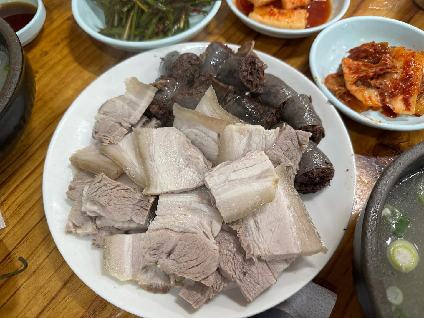 이기대 트래킹 후 식사는 
용호동 합천 돼지수육과 순대!!!
주말은 신랑님과 함께 운동하기!!! 퐈이야!!!
#이기대트래킹 #주말은가족과함께 #트래킹 
#신랑님과함께 #트래킹하기 #용호동맛집👍 
#합천국밥부산 #용호동돼지국밥맛집 #용호동수육맛집 #용호동순대맛집 #즐거운주말💕 
#맞팔해요😘❤️ #맞팔환영 #서이추환영❤️ 
#서이추🌸 #부산여행코스 #부산트래킹코스추천 #부산트래킹하기딱좋은곳