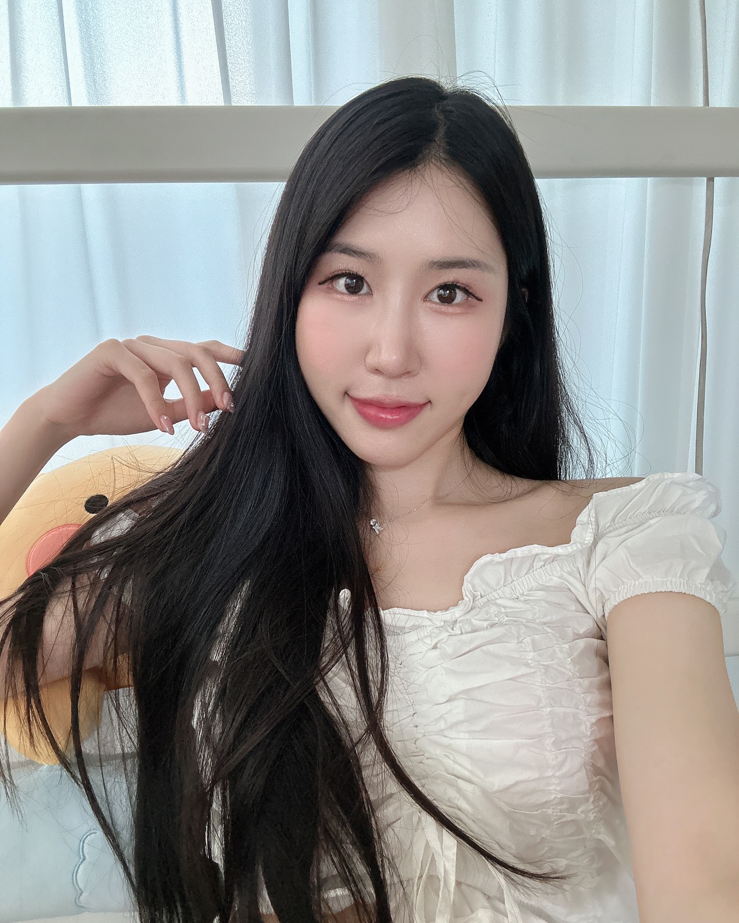 셀카 찍을 일 없으니 집에서라도,,
셀카 잘 찍는 법 공유받습니다.