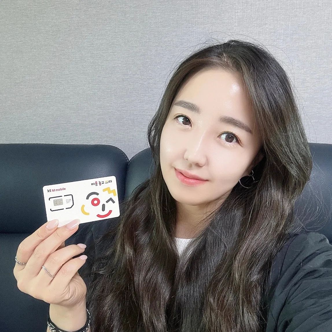 #광고 kt_mmobile

요즘 부쩍 매달 나오는 휴대폰 요금이 
부담스럽더라구요
그래서 전 kt M모바일로 선택했는데요.

좋은점이 확실히 많더라구요~~
약정도 없는데다 월 납부요금도 저렴한
자급제폰+알뜰폰 조합
사용하다보니 확실히 소비를 줄일 수 있어
휴대폰 요금이 부담스럽지 않겠더라구요

특히, 전 언제어디서든 책보는걸 좋아하는데
kt M모바일 모두다 맘껏 7GB+(밀리의 서재 FREE) 로
선택하니 완전 만족스럽더라구요~

부담없는 요금제와 데이터 걱정없이 사용할수 있고
가입하면 #밀리의서재 평생 구독이 0원!

저한테  딱 맞는 요금제 찾아서 완전 만족! ! 
kt M모바일 선택하시고 소비를 확 줄여보세요.

#밀리의서재 #독서 #북스타그램 
#갤럭시z플립5 #갤럭시z폴드5 #아이폰15 #아이폰14프로
#아이폰15프로맥스 #아이폰14 #아이폰SE3
#갤럭시S24울트라 #ktM모바일 #kt엠모바일
#마음놓고쓰다 #알뜰폰요금제 #무제한요금제