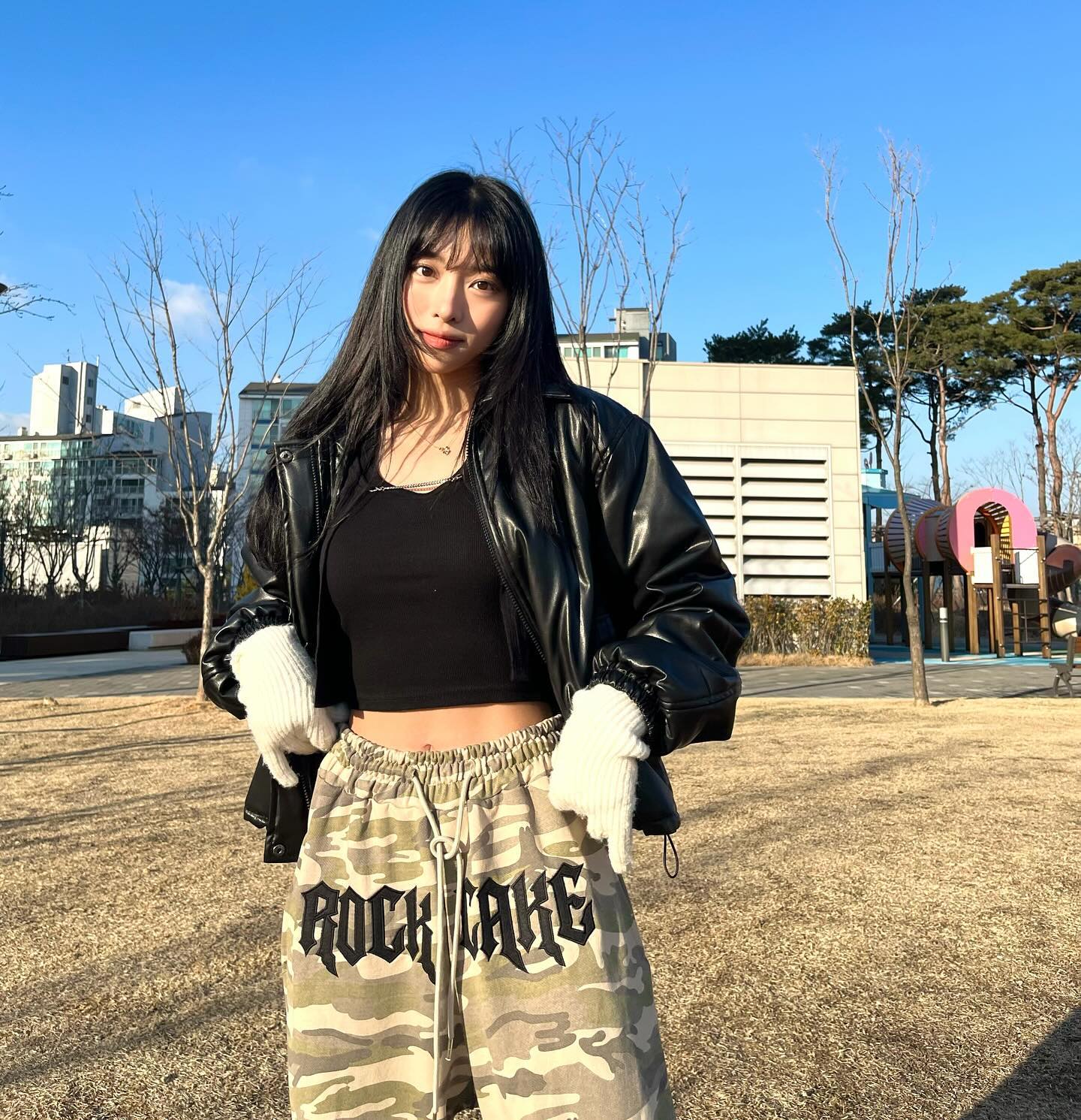 #제품제공 
오늘 날씨 참 좋다✌🏻🩵
자사몰에서 15% 할인도 놓치지 말기 !

rockcake_ #락케이크
#카고팬츠 #스트릿