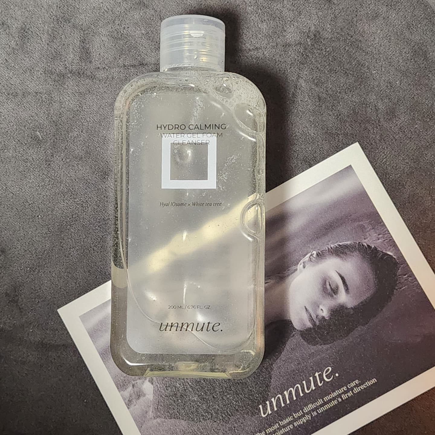 #협찬 unmute_kr

수분감이 촉촉 넘쳐서 요즘같은 환절기에 딱인
클렌징폼 언뮤트 클렌저!
이중세안이 필요없는 약산성 올인원 클렌저라
화장 진한날엔 딱 요고 하나 써요🫶

순하지만 탁월한 세정력과 
식물 유리 아미노산 버블이 몽글몽글 
부드럽게 깔끔하게 세안을 도와준답니다 🩵

#언뮤트클렌저 #환절기세안 #물막클렌저 #저자극클렌징 #약산성클렌저 #진정클렌저 #촉촉한클렌저 #수분클렌징 #화잘먹클렌징 #티트리클렌저 #어성초클렌저